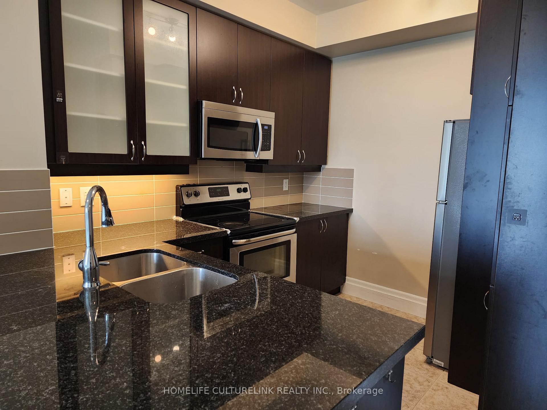 Photo 10 of Unit 804, 131 Upper Duke Crescent, Markham, Unionville — HOMEH