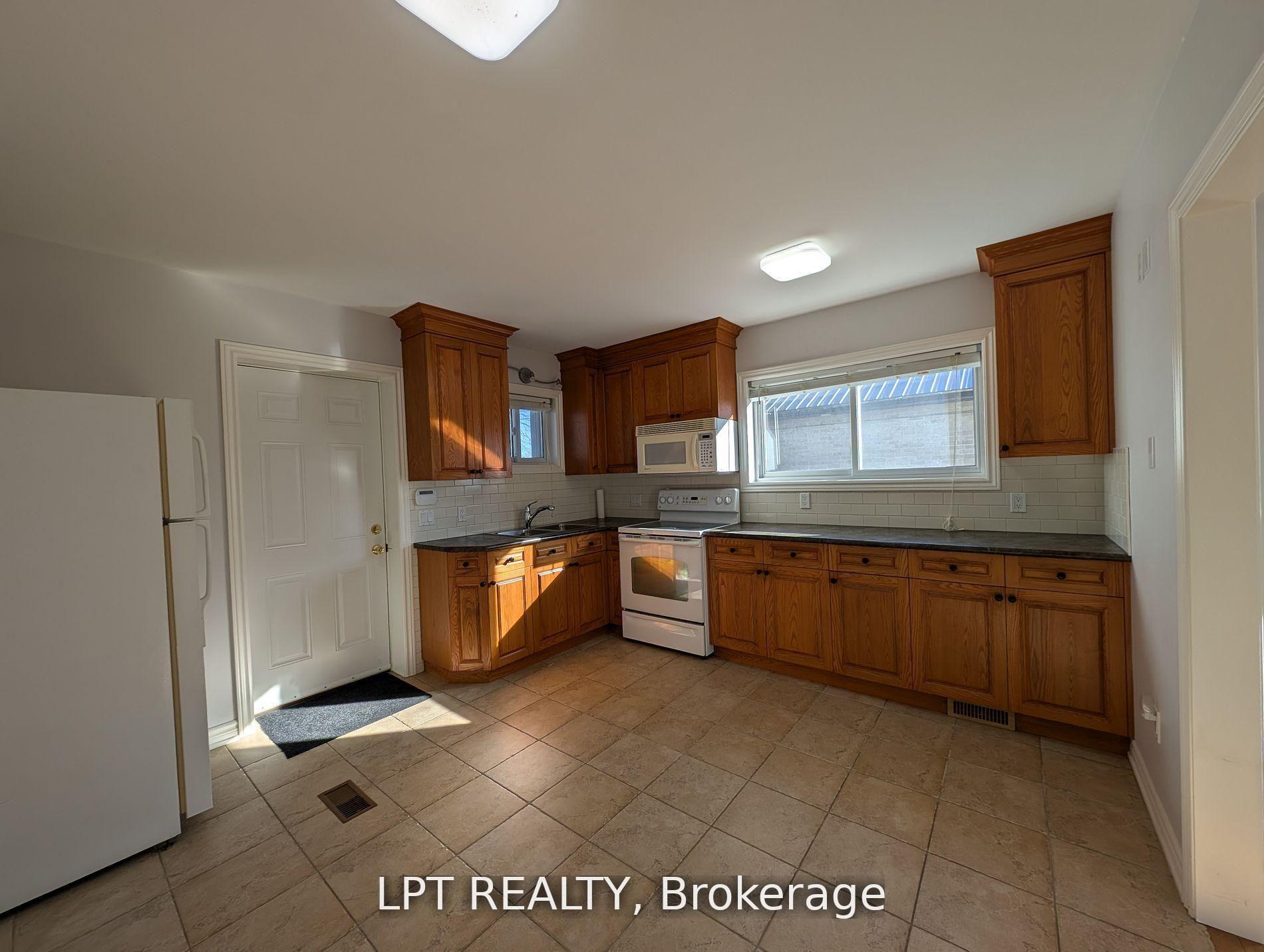 Photo 6 of Unit Main, 9 Atkinson Avenue, Scarborough, West Hill — HOMEH
