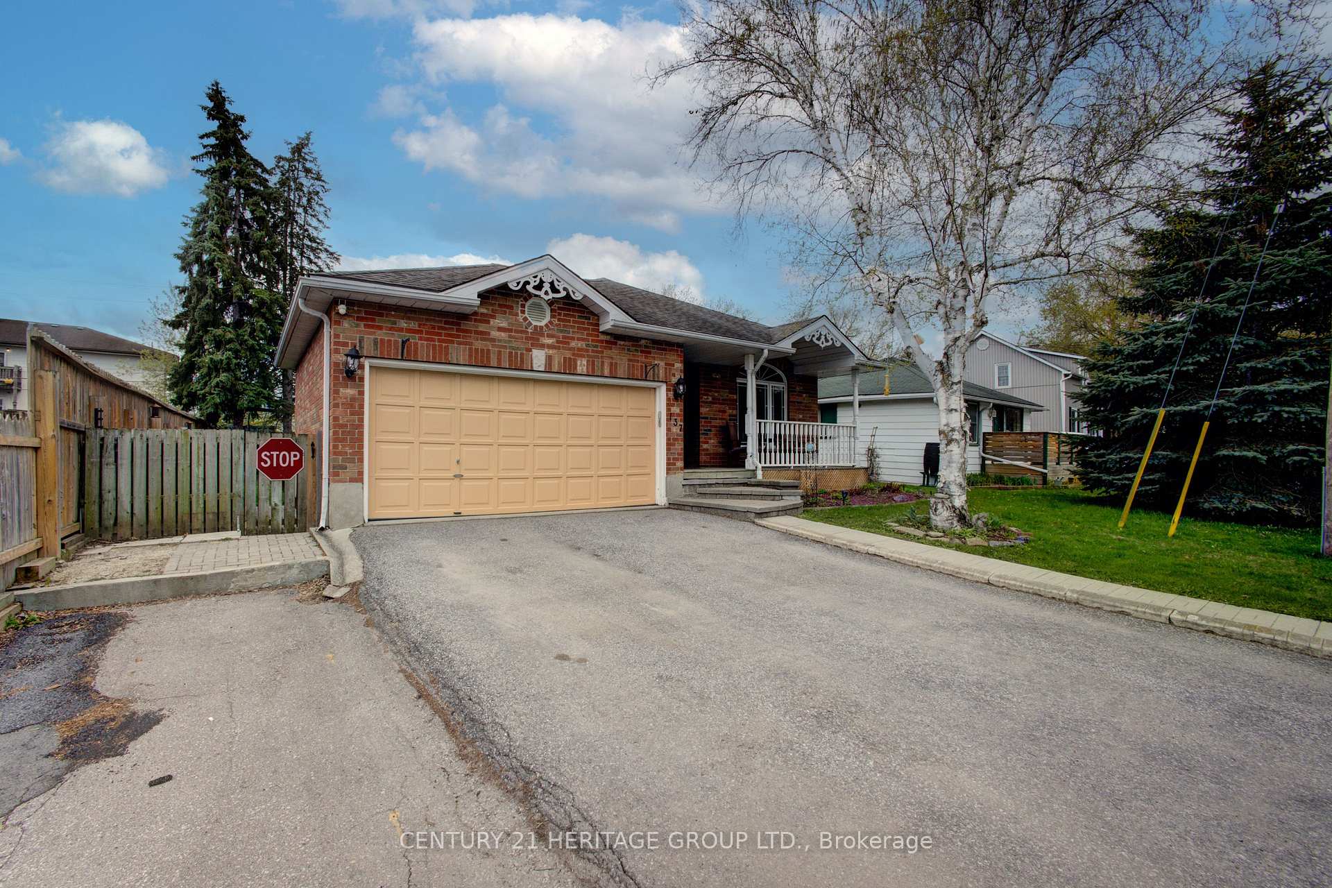 Photo 3 of 137 Queen Street, New Tecumseth, Alliston — HOMEH