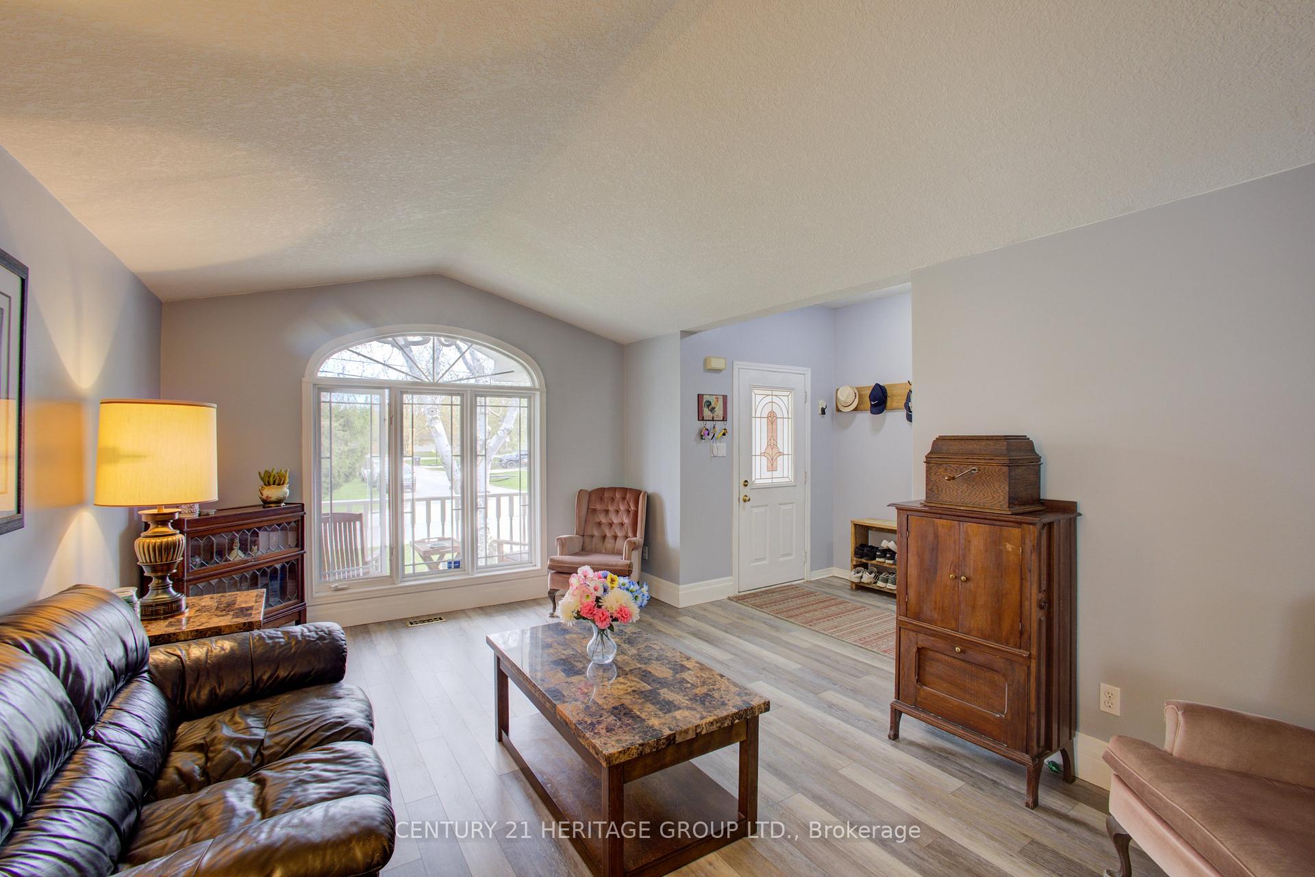 Photo 9 of 137 Queen Street, New Tecumseth, Alliston — HOMEH