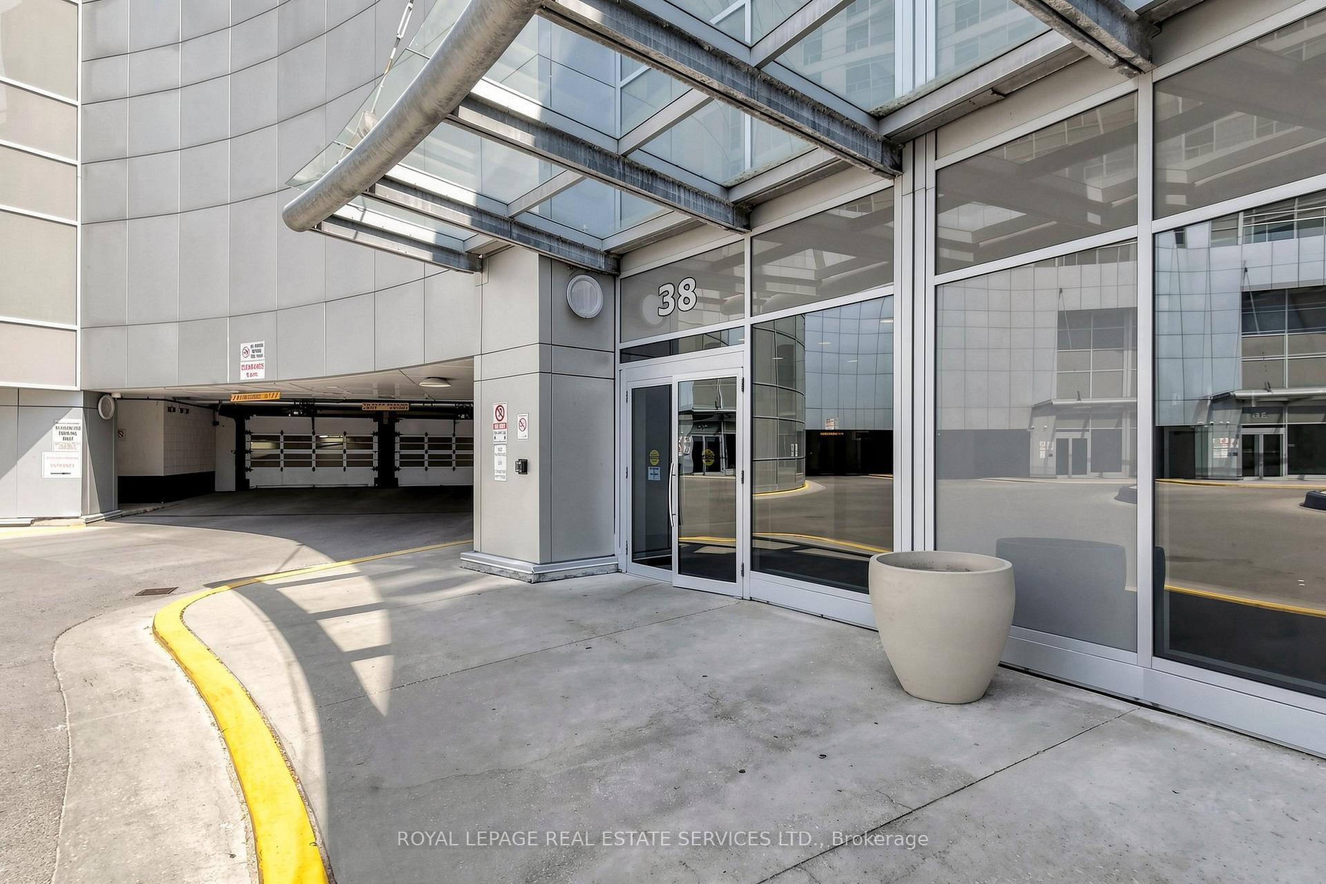 Photo 4 of Unit 3503, 38 Lee Centre Drive, Scarborough, Woburn — HOMEH