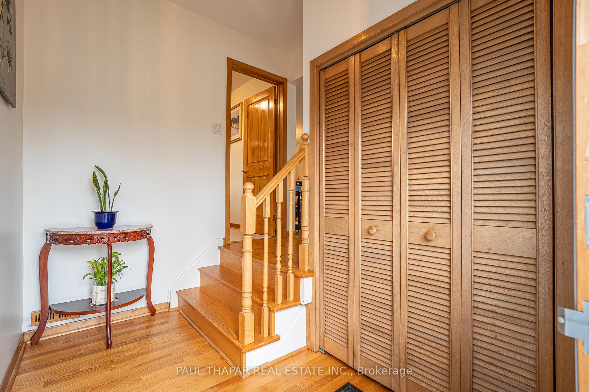 Photo 3 of 10 Castlebury Crescent, North York, Bayview Woods-Steeles — HOMEH
