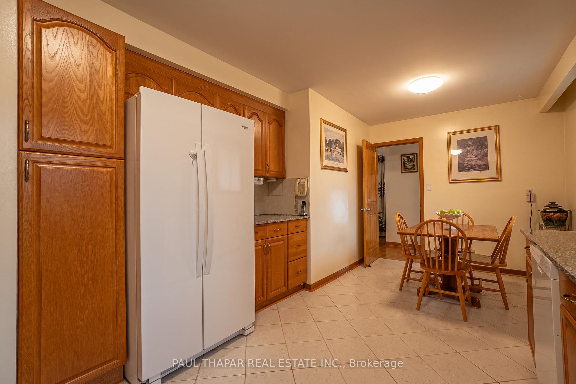 Photo 5 of 10 Castlebury Crescent, North York, Bayview Woods-Steeles — HOMEH