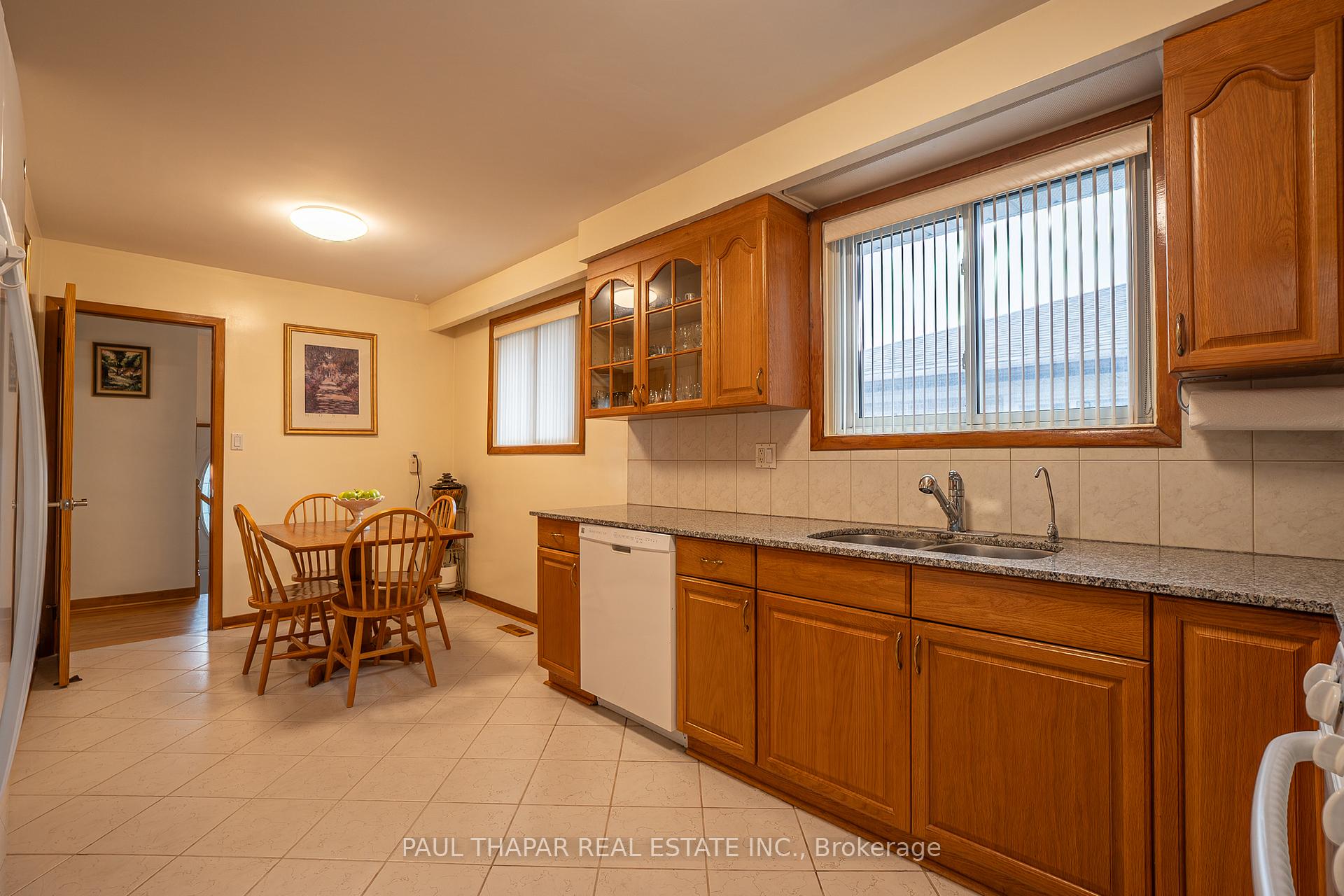 Photo 7 of 10 Castlebury Crescent, North York, Bayview Woods-Steeles — HOMEH