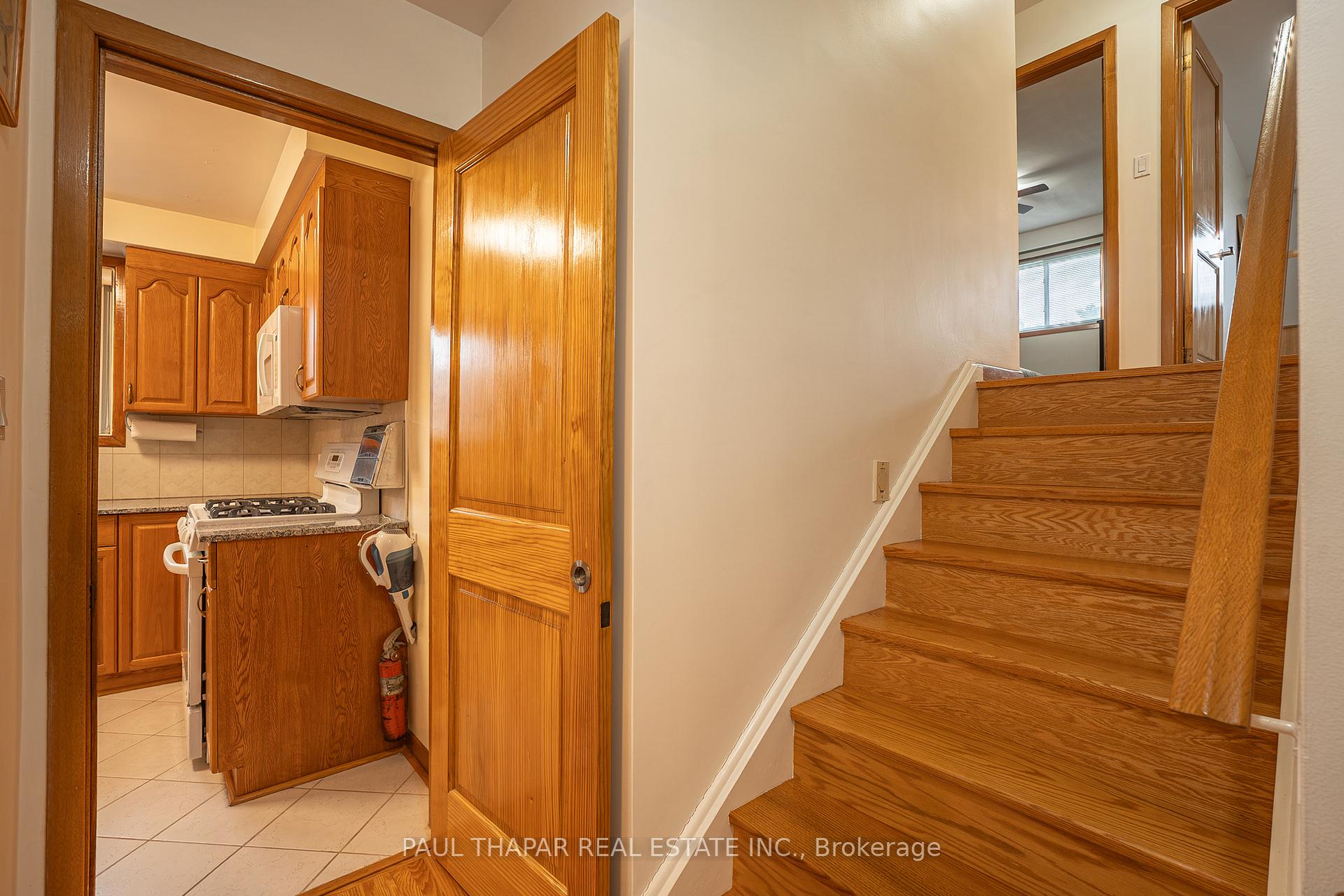 Photo 14 of 10 Castlebury Crescent, North York, Bayview Woods-Steeles — HOMEH