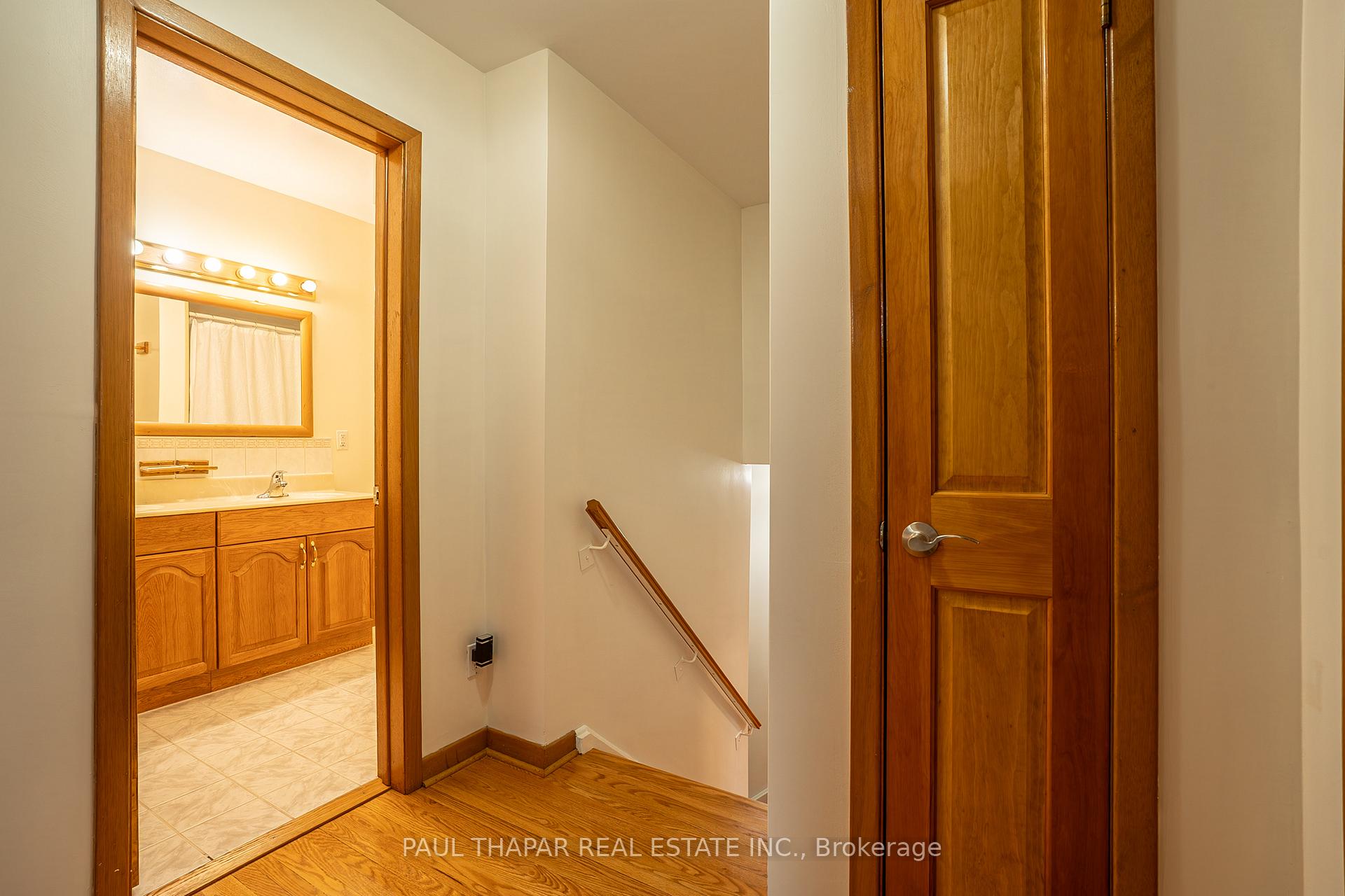 Photo 15 of 10 Castlebury Crescent, North York, Bayview Woods-Steeles — HOMEH
