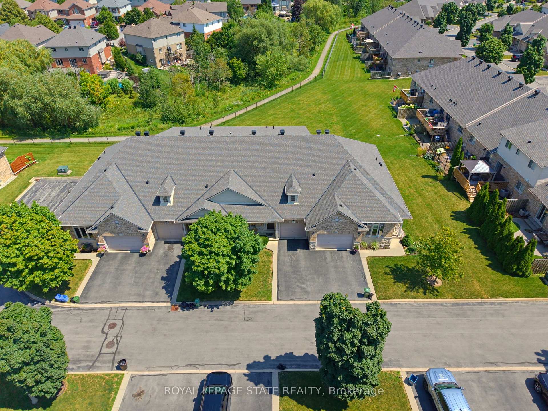 Photo 2 of Unit 17, 310 Southbrook Drive, Hamilton, Binbrook — HOMEH