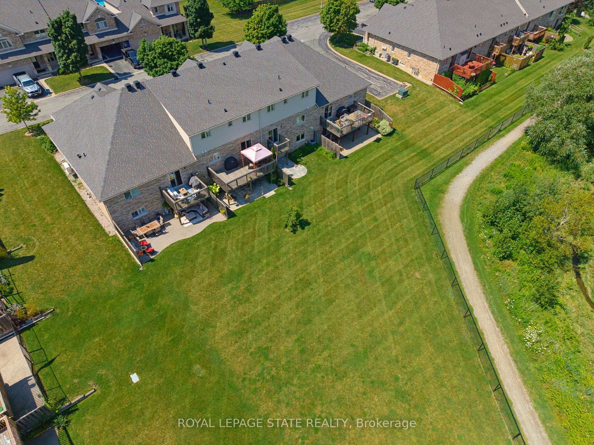 Photo 3 of Unit 17, 310 Southbrook Drive, Hamilton, Binbrook — HOMEH