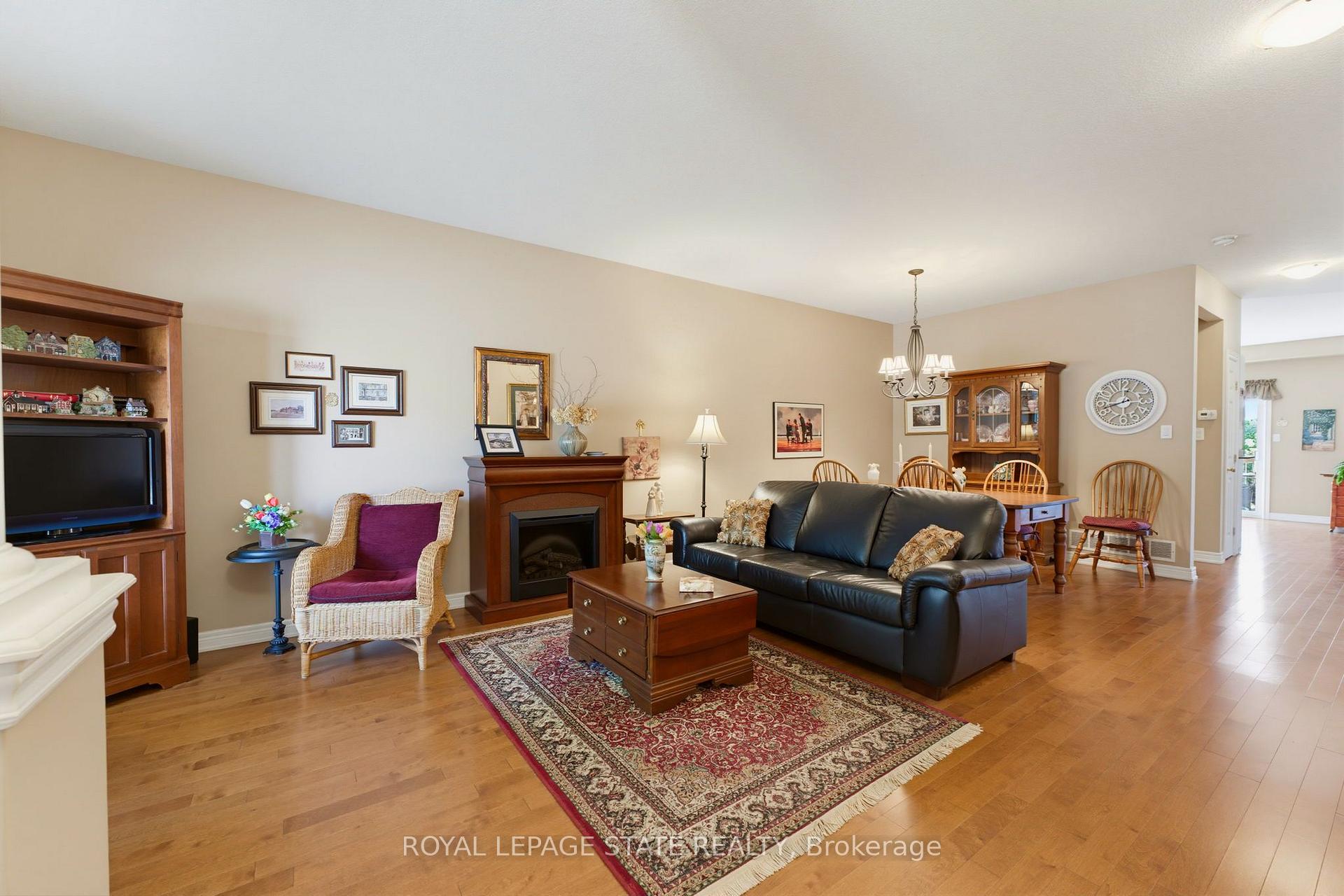 Photo 5 of Unit 17, 310 Southbrook Drive, Hamilton, Binbrook — HOMEH