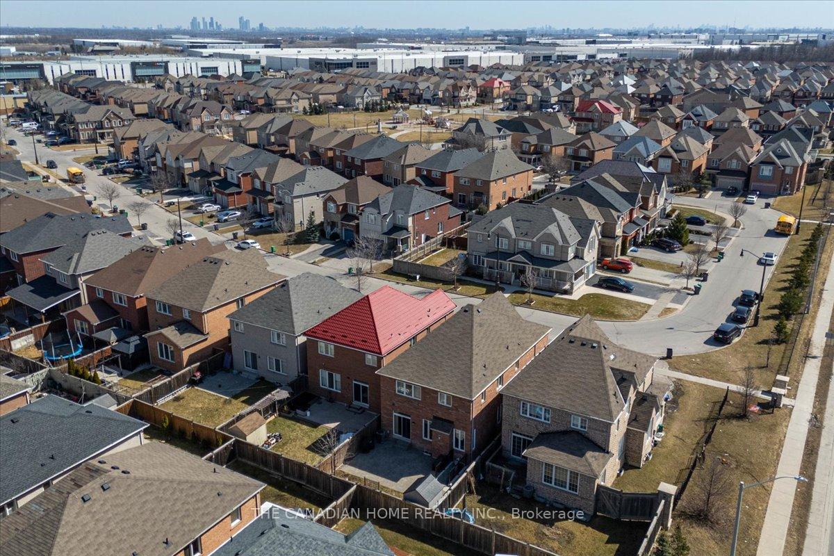 Photo 5 of 33 Denali Crescent, Brampton, Bram East — HOMEH