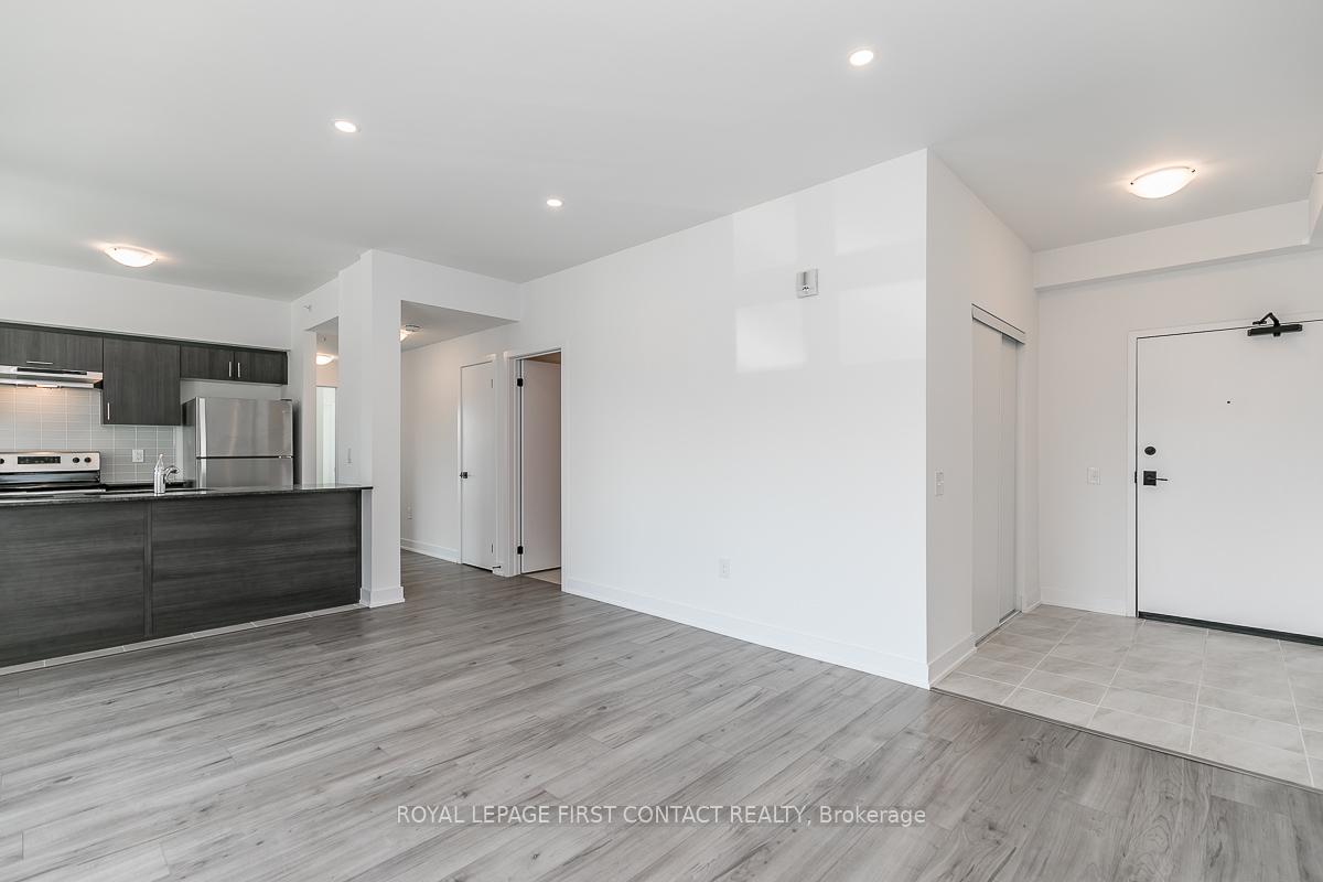 Photo 4 of Unit 101, 8 Culinary Lane, Barrie, Rural Barrie Southeast — HOMEH