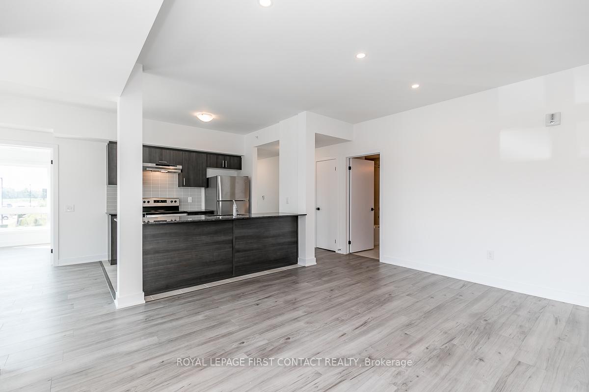Photo 6 of Unit 101, 8 Culinary Lane, Barrie, Rural Barrie Southeast — HOMEH