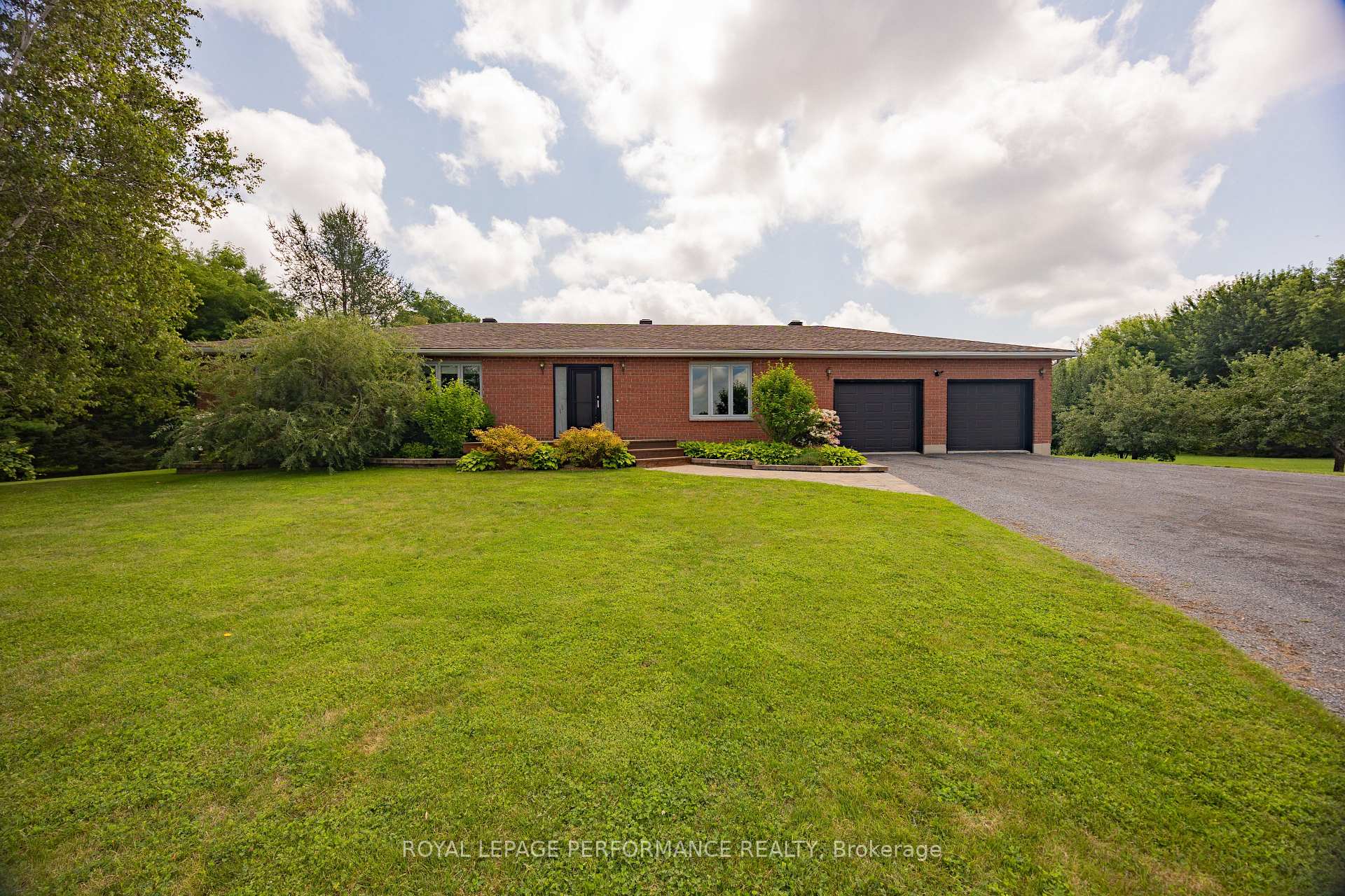 Photo 2 of 3610 Cloverside Road, North Stormont, North Stormont (Roxborough) Twp — HOMEH
