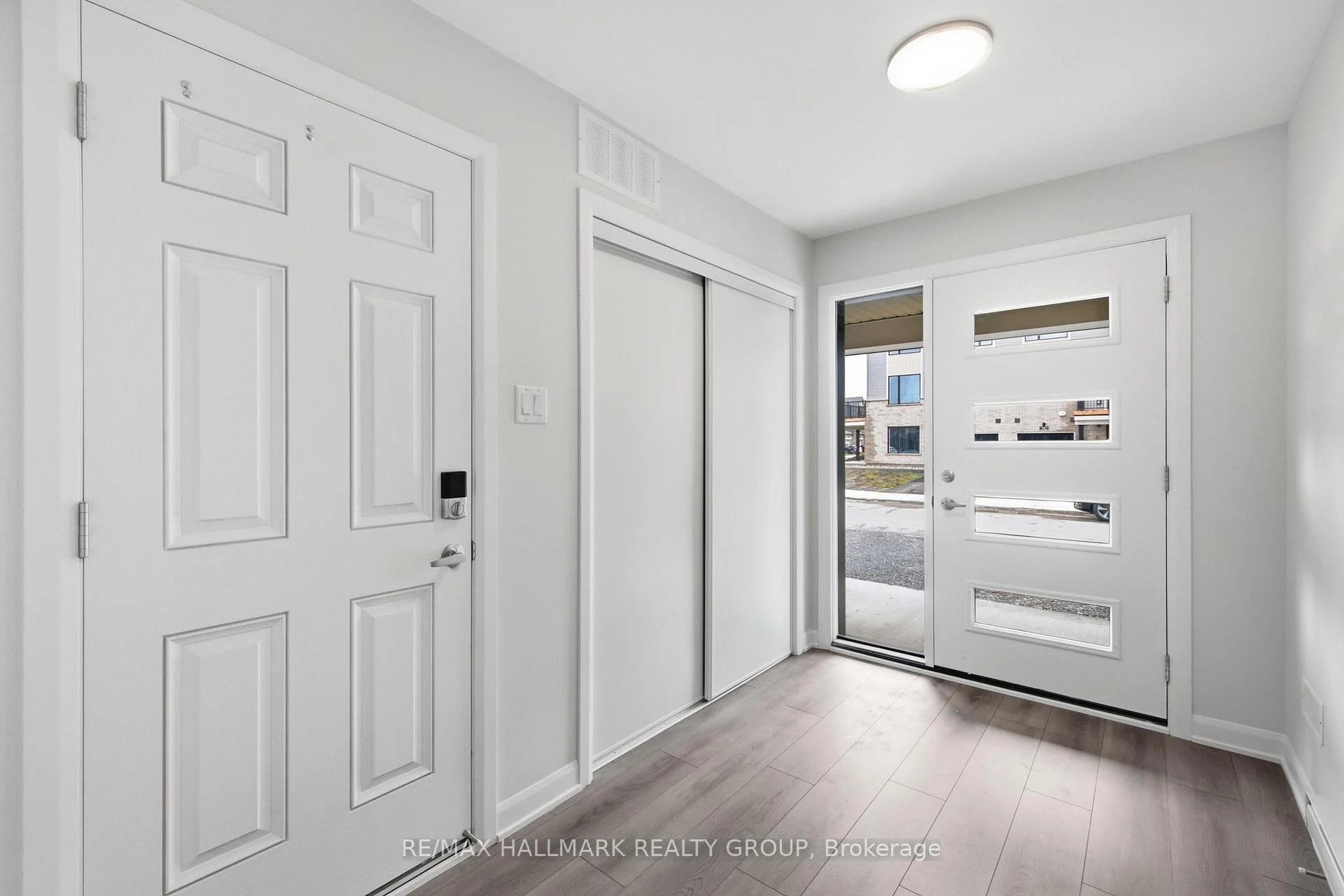 Photo 4 of 783 Tadpole Crescent, Ottawa, Barrhaven - Half Moon Bay — HOMEH