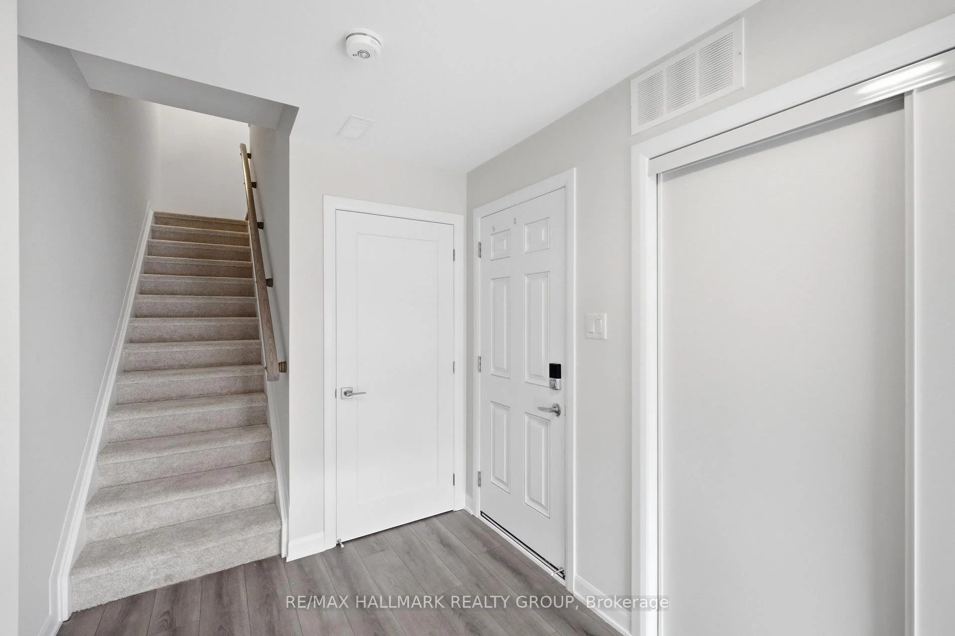 Photo 6 of 783 Tadpole Crescent, Ottawa, Barrhaven - Half Moon Bay — HOMEH