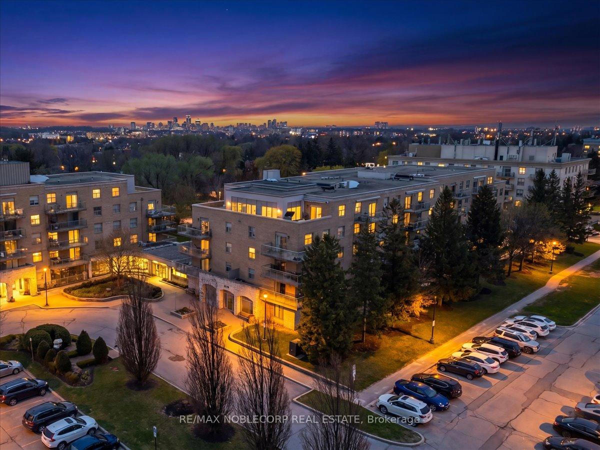 Photo 2 of Unit 111, 2502 Rutherford Road, Vaughan, Maple — HOMEH