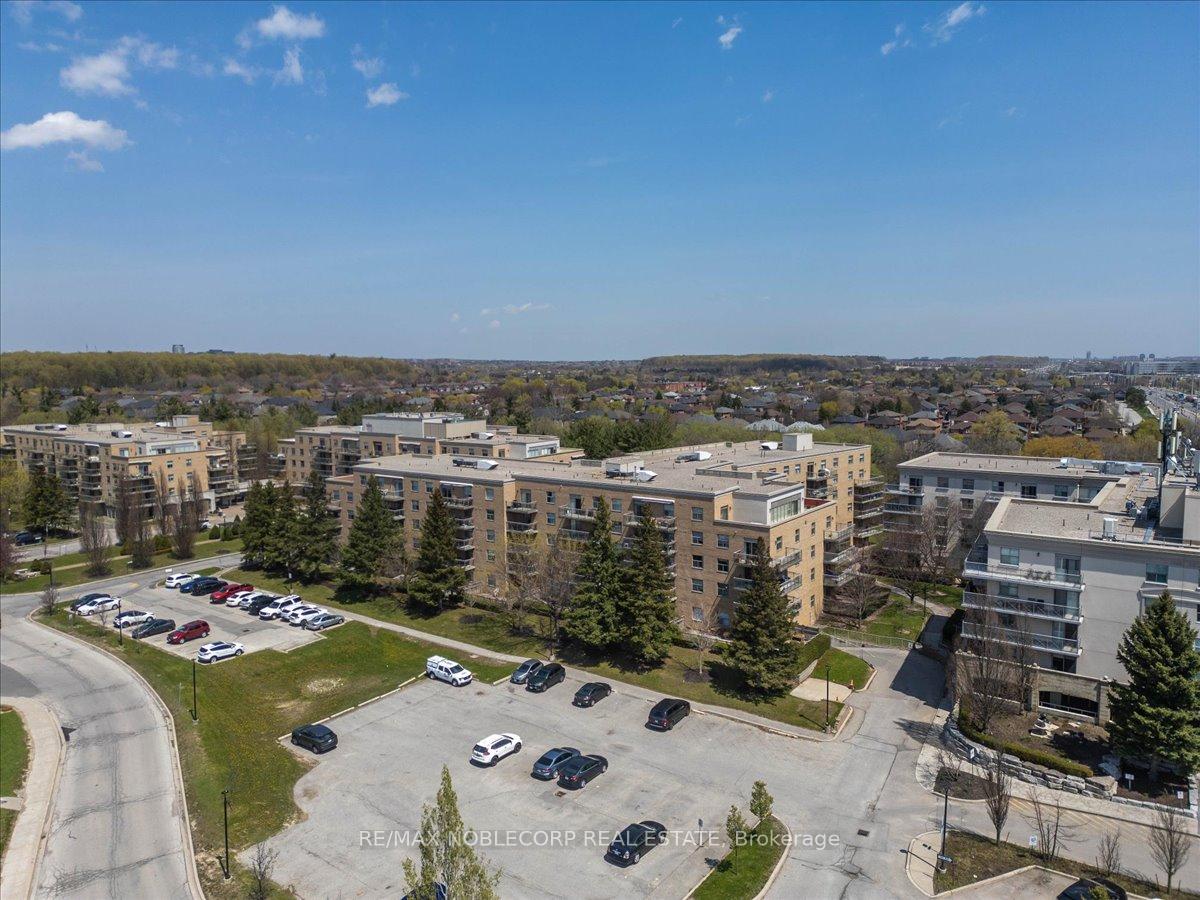 Photo 3 of Unit 111, 2502 Rutherford Road, Vaughan, Maple — HOMEH