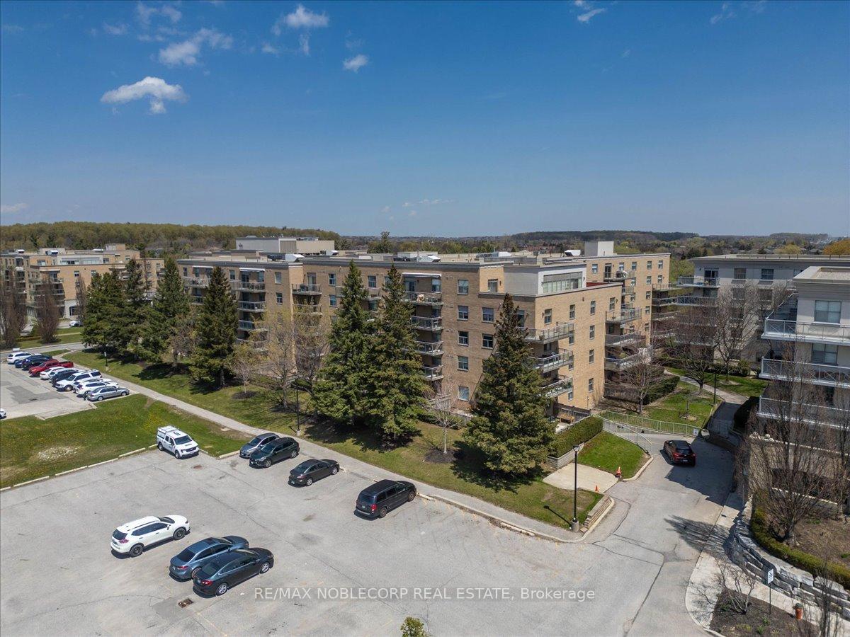 Photo 4 of Unit 111, 2502 Rutherford Road, Vaughan, Maple — HOMEH
