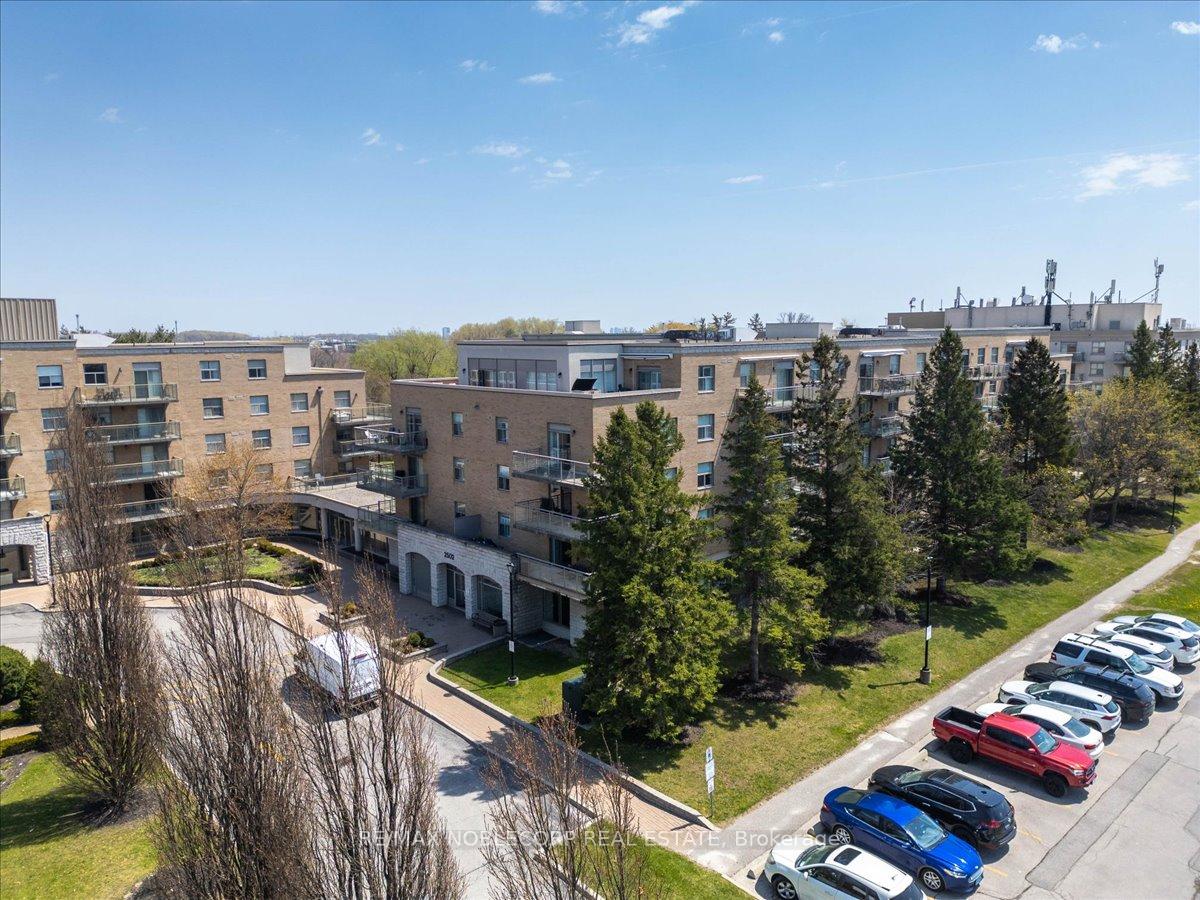 Photo 5 of Unit 111, 2502 Rutherford Road, Vaughan, Maple — HOMEH