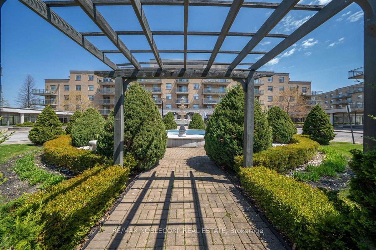 Photo 6 of Unit 111, 2502 Rutherford Road, Vaughan, Maple — HOMEH