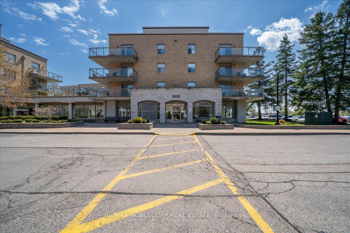 Photo 9 of Unit 111, 2502 Rutherford Road, Vaughan, Maple — HOMEH