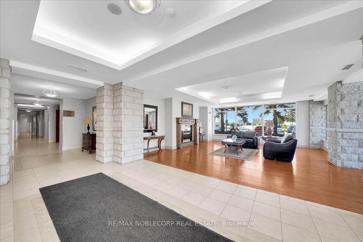 Photo 10 of Unit 111, 2502 Rutherford Road, Vaughan, Maple — HOMEH