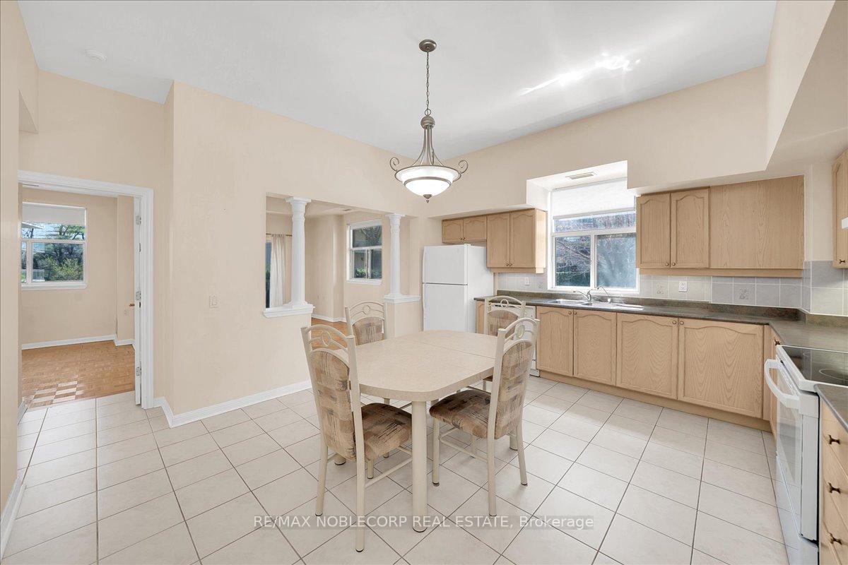 Photo 14 of Unit 111, 2502 Rutherford Road, Vaughan, Maple — HOMEH