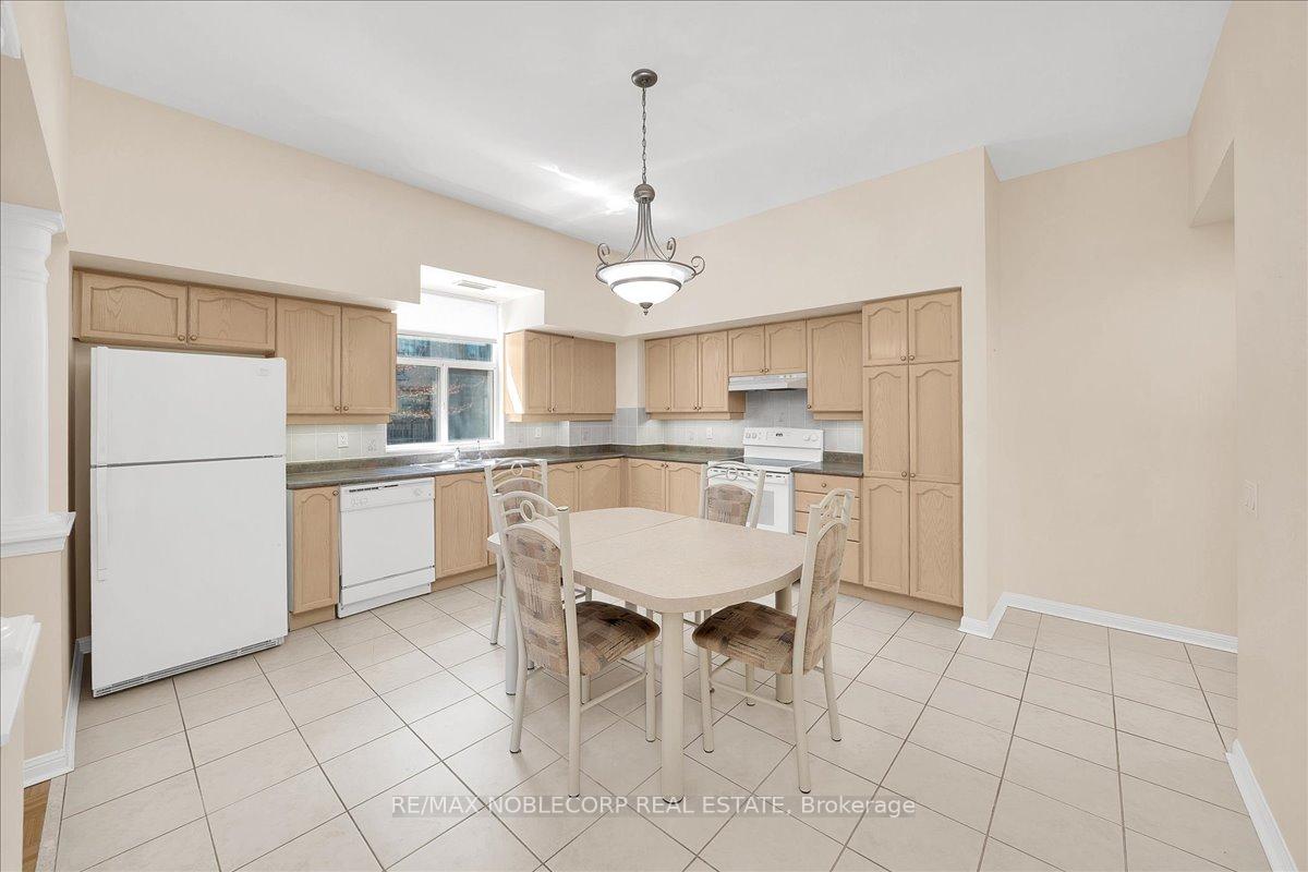 Photo 15 of Unit 111, 2502 Rutherford Road, Vaughan, Maple — HOMEH