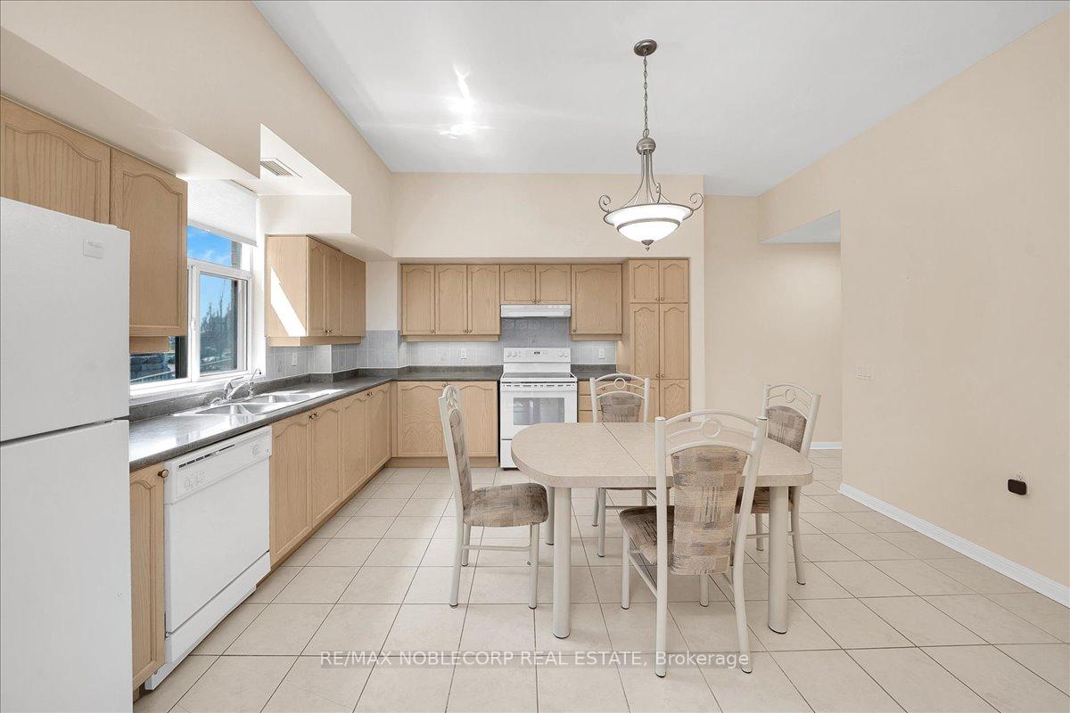 Photo 16 of Unit 111, 2502 Rutherford Road, Vaughan, Maple — HOMEH