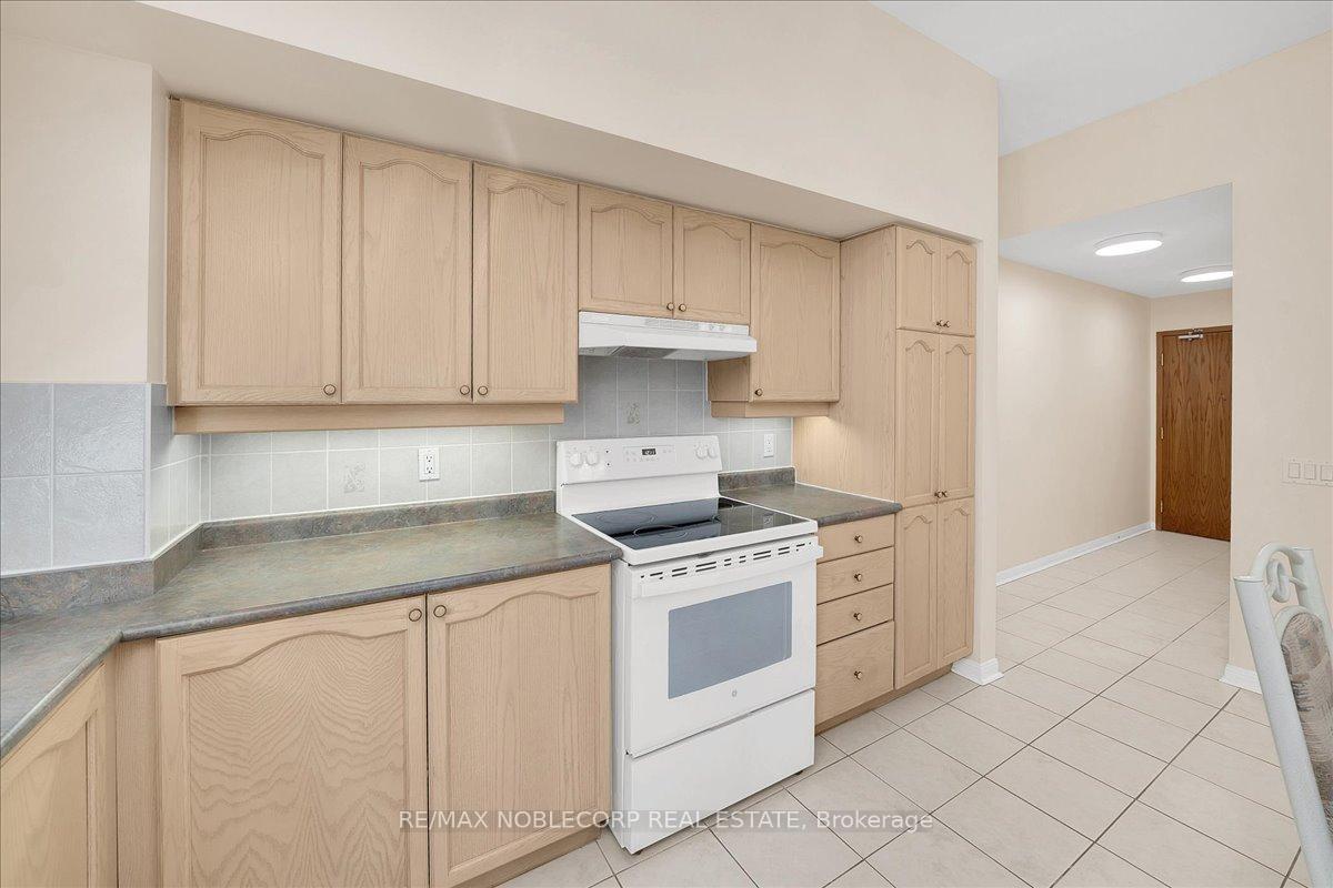Photo 19 of Unit 111, 2502 Rutherford Road, Vaughan, Maple — HOMEH