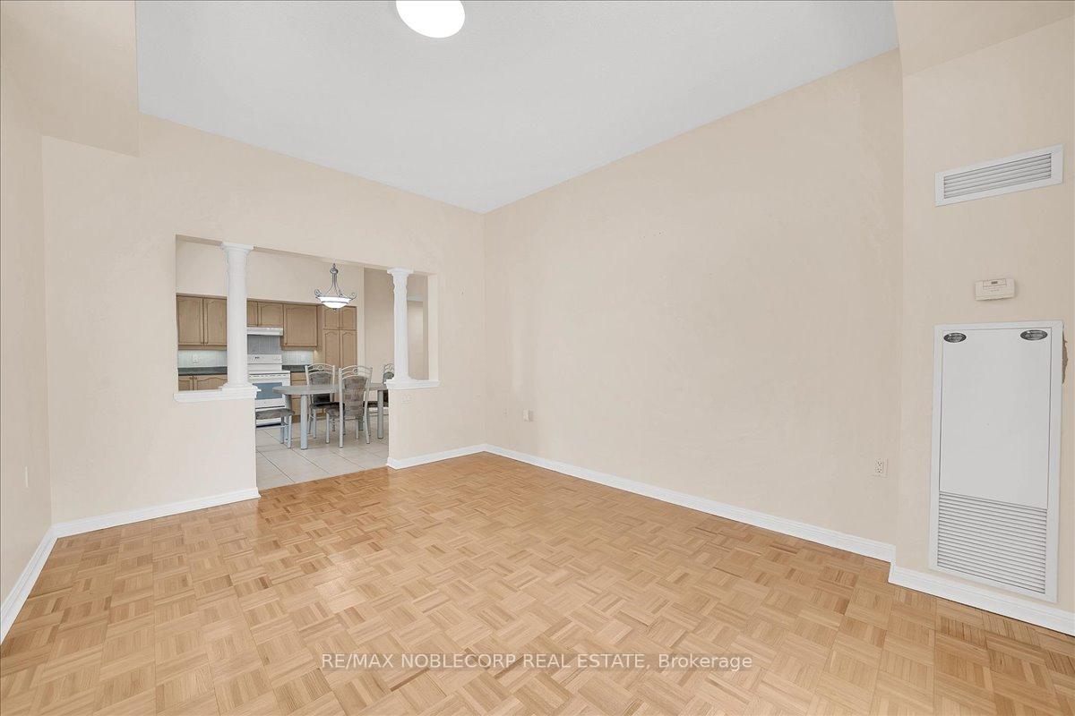 Photo 22 of Unit 111, 2502 Rutherford Road, Vaughan, Maple — HOMEH