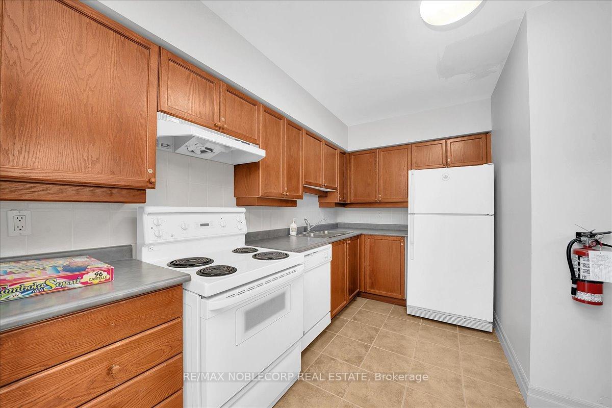 Photo 43 of Unit 111, 2502 Rutherford Road, Vaughan, Maple — HOMEH