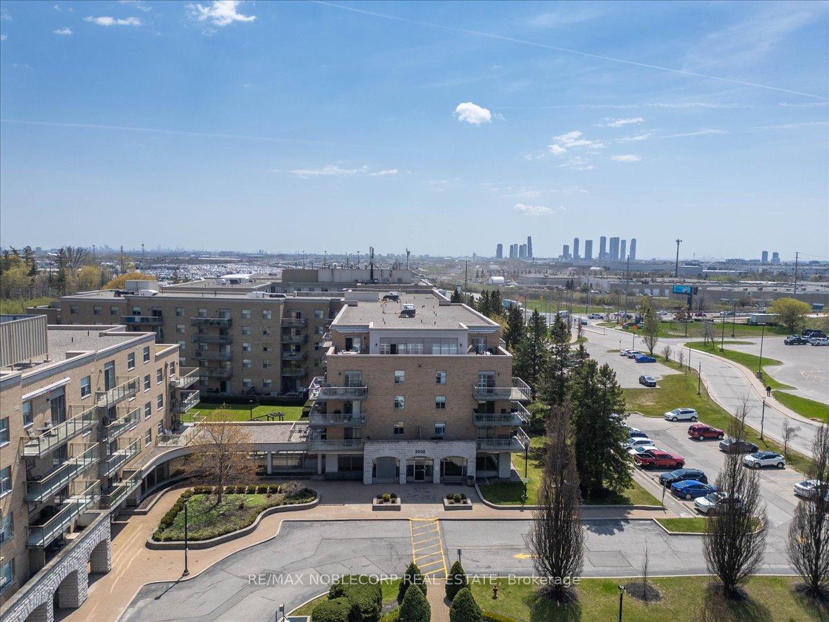Photo 49 of Unit 111, 2502 Rutherford Road, Vaughan, Maple — HOMEH