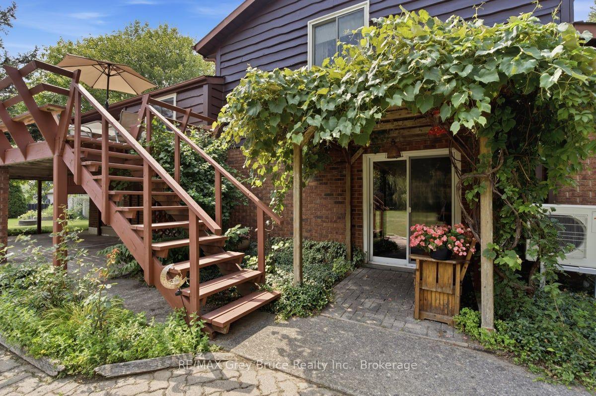 Photo 3 of 132 clearview Crescent, Meaford — HOMEH