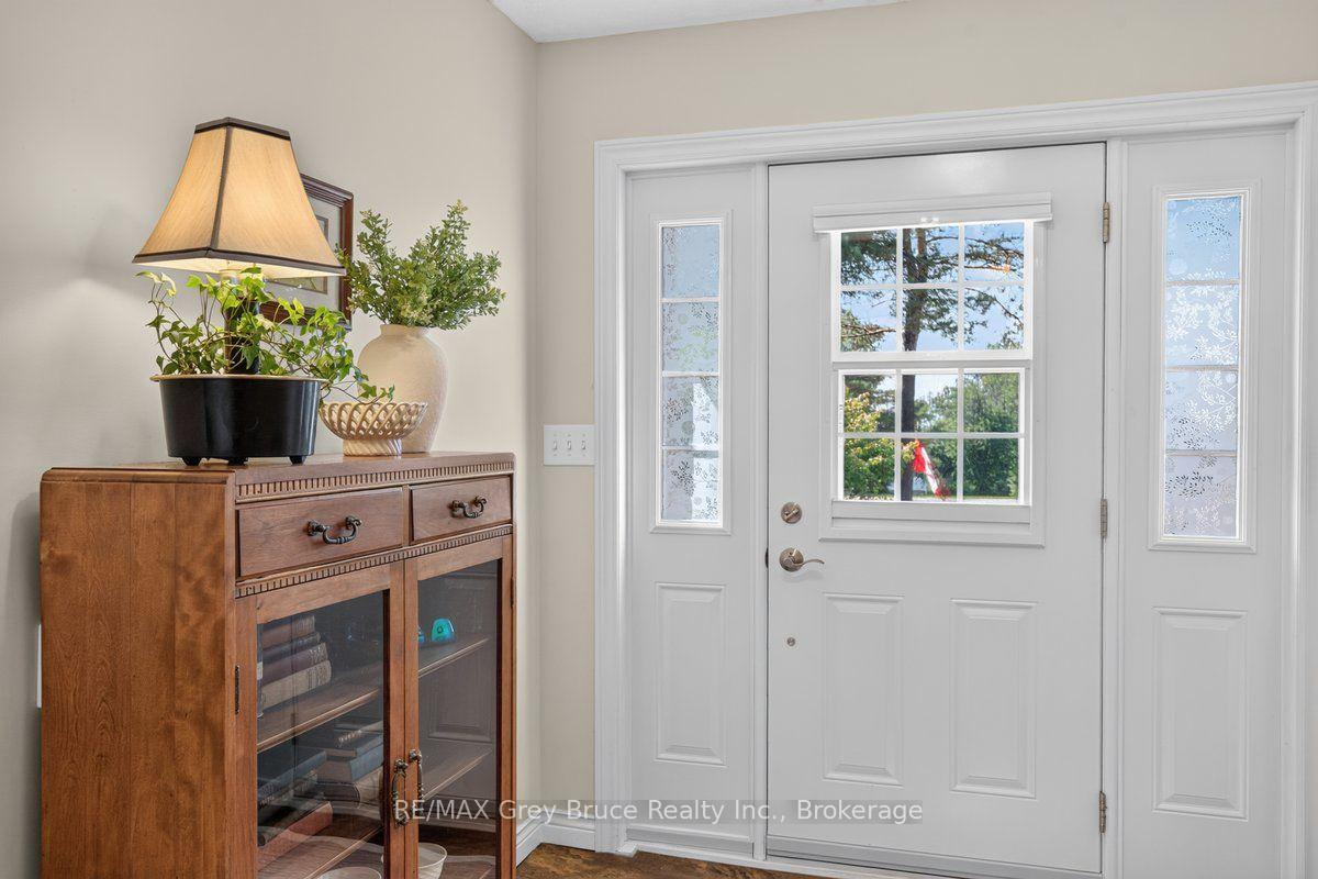 Photo 8 of 132 clearview Crescent, Meaford — HOMEH
