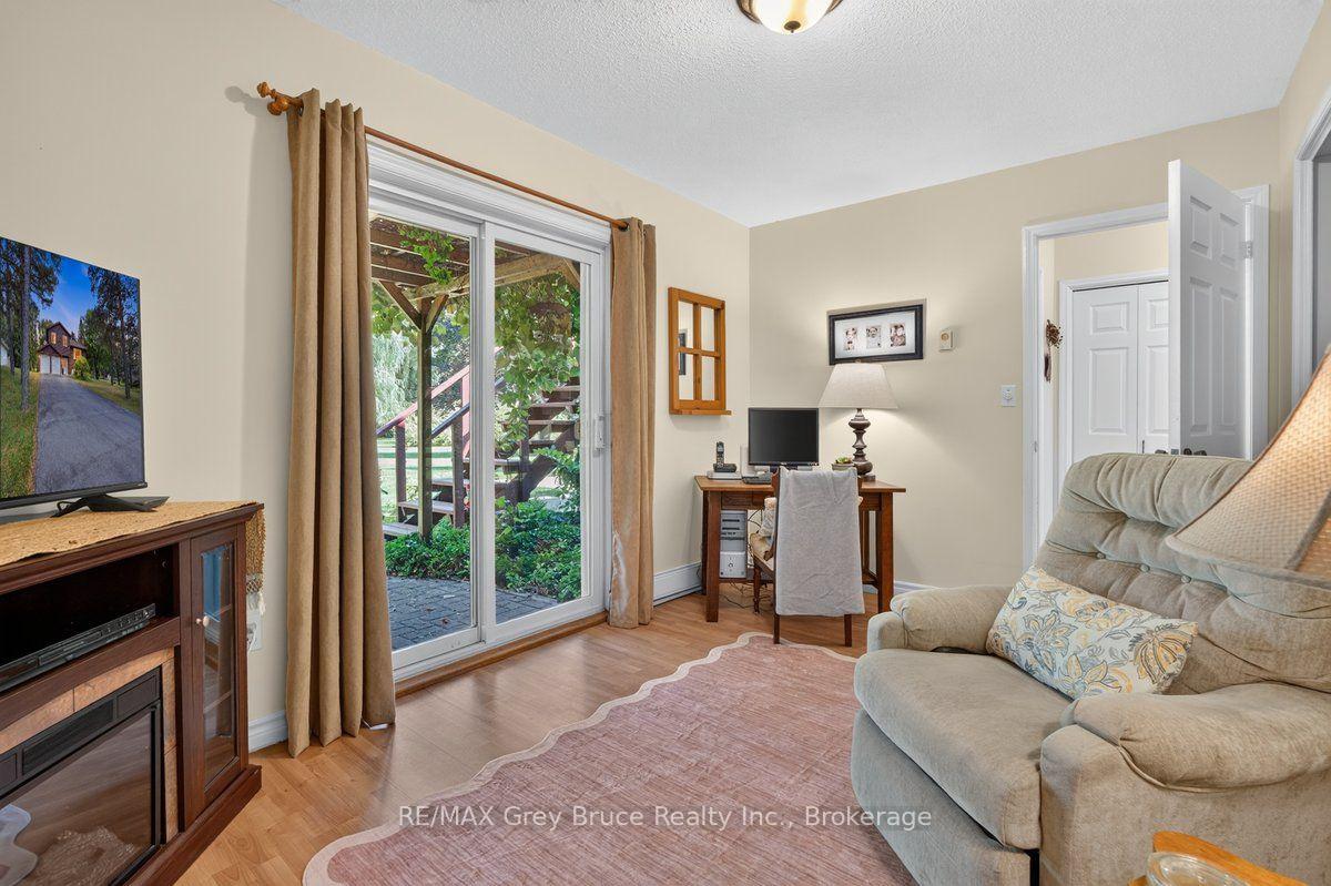 Photo 9 of 132 clearview Crescent, Meaford — HOMEH