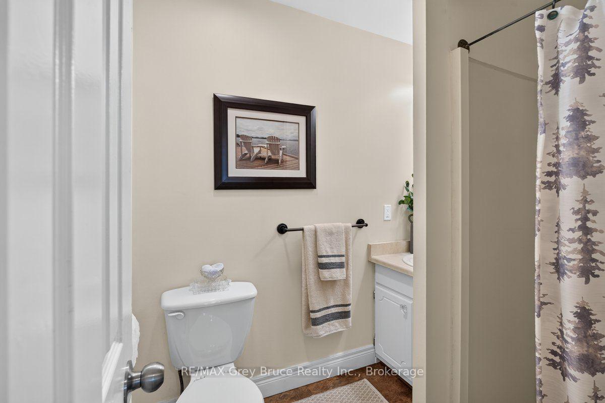 Photo 11 of 132 clearview Crescent, Meaford — HOMEH
