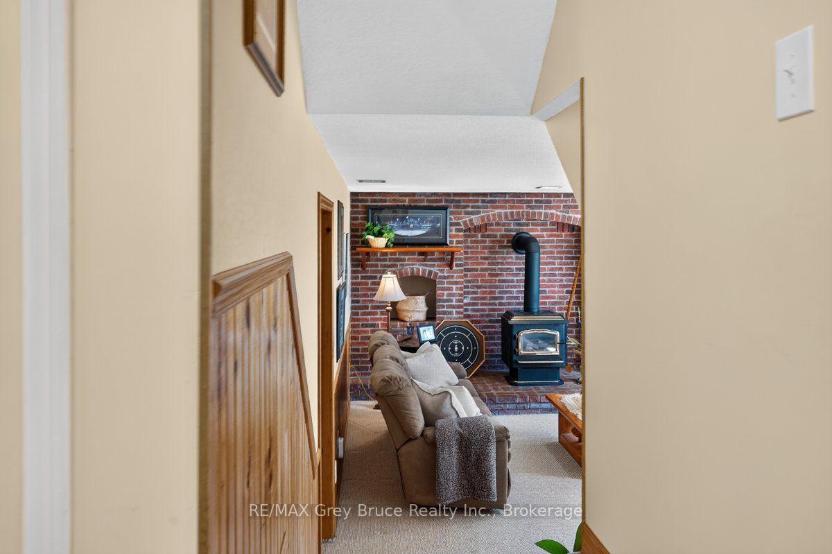 Photo 12 of 132 clearview Crescent, Meaford — HOMEH