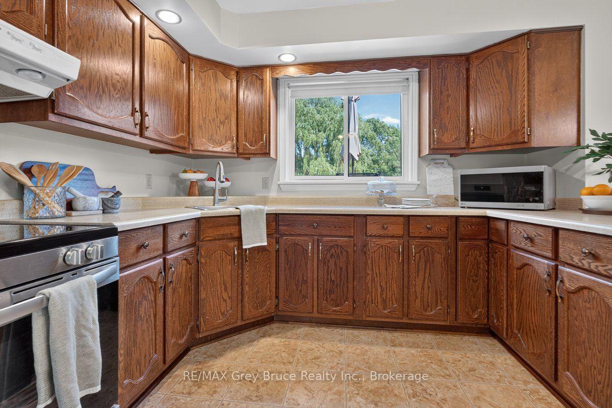 Photo 22 of 132 clearview Crescent, Meaford — HOMEH
