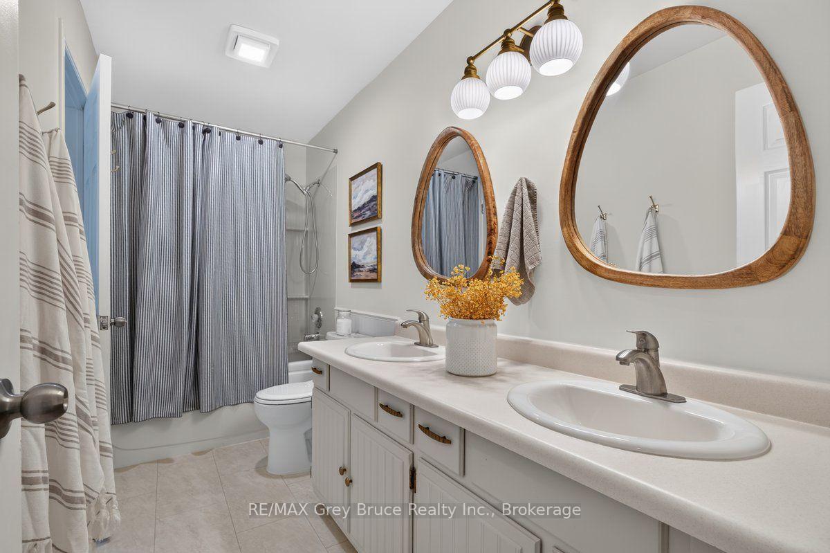 Photo 25 of 132 clearview Crescent, Meaford — HOMEH