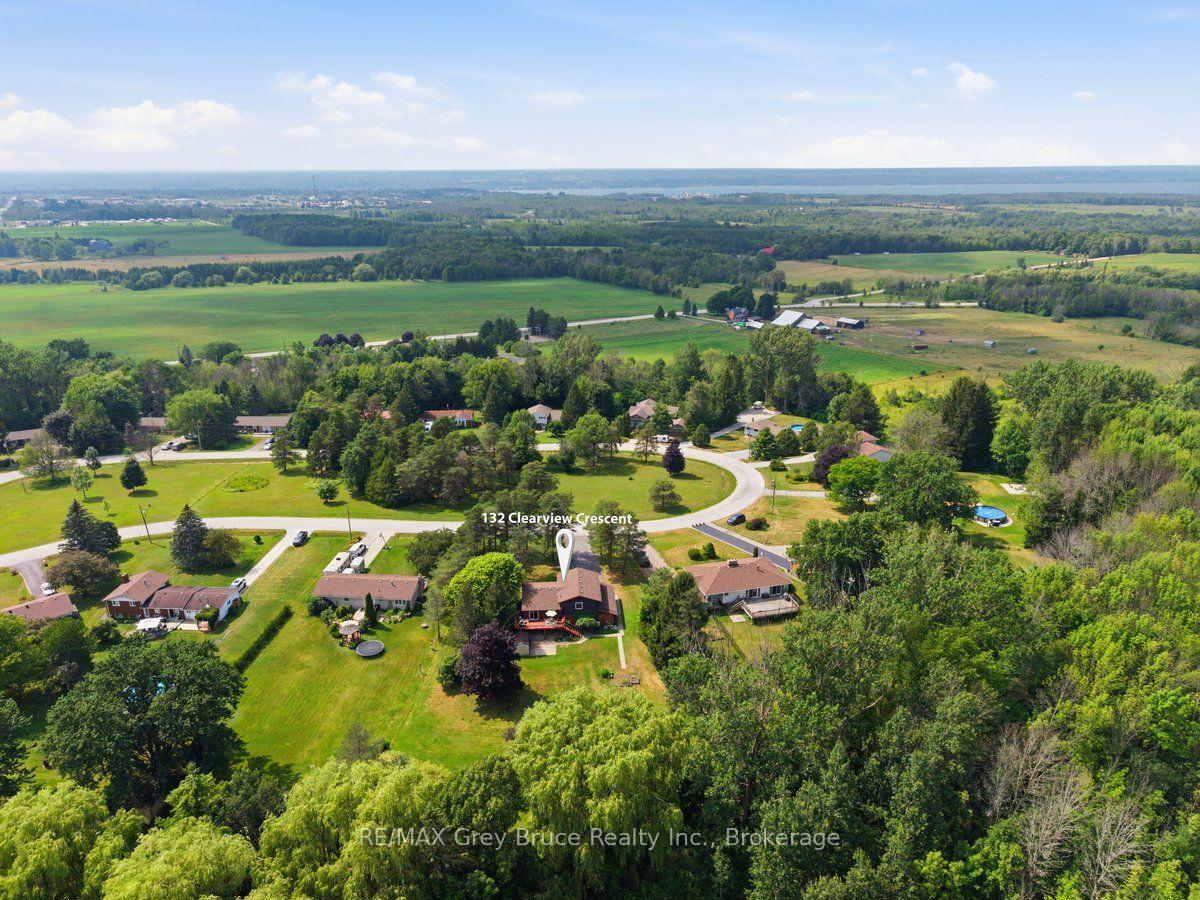 Photo 33 of 132 clearview Crescent, Meaford — HOMEH