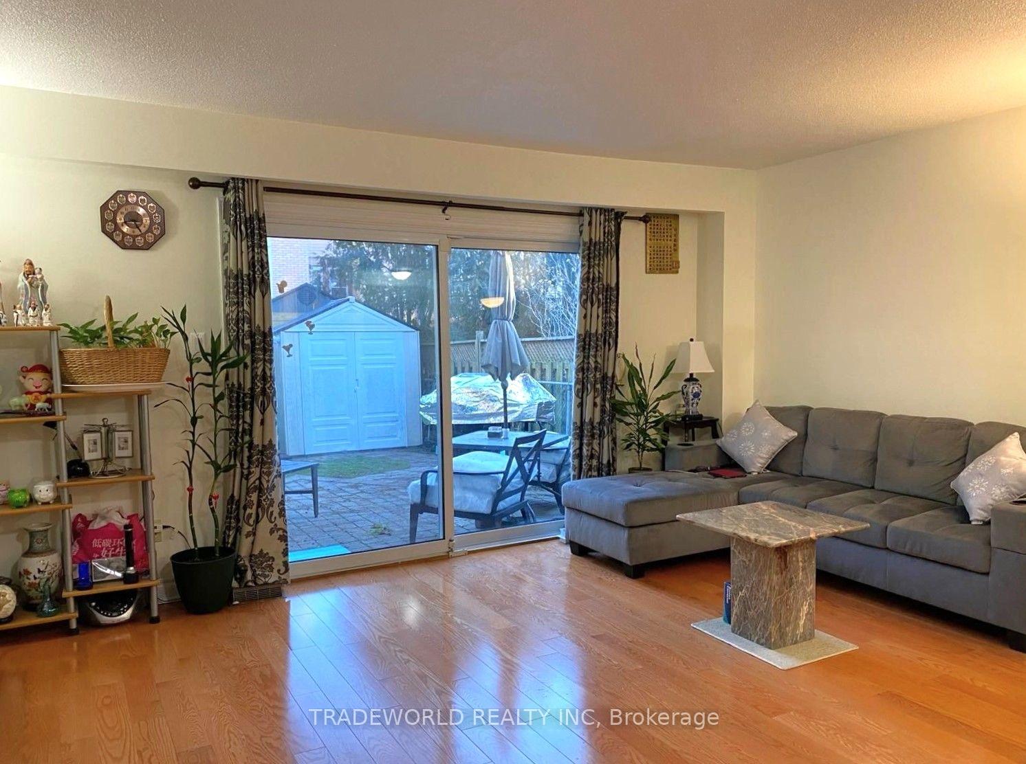Photo 2 of 122 Tamarack Drive, Markham, Aileen-Willowbrook — HOMEH