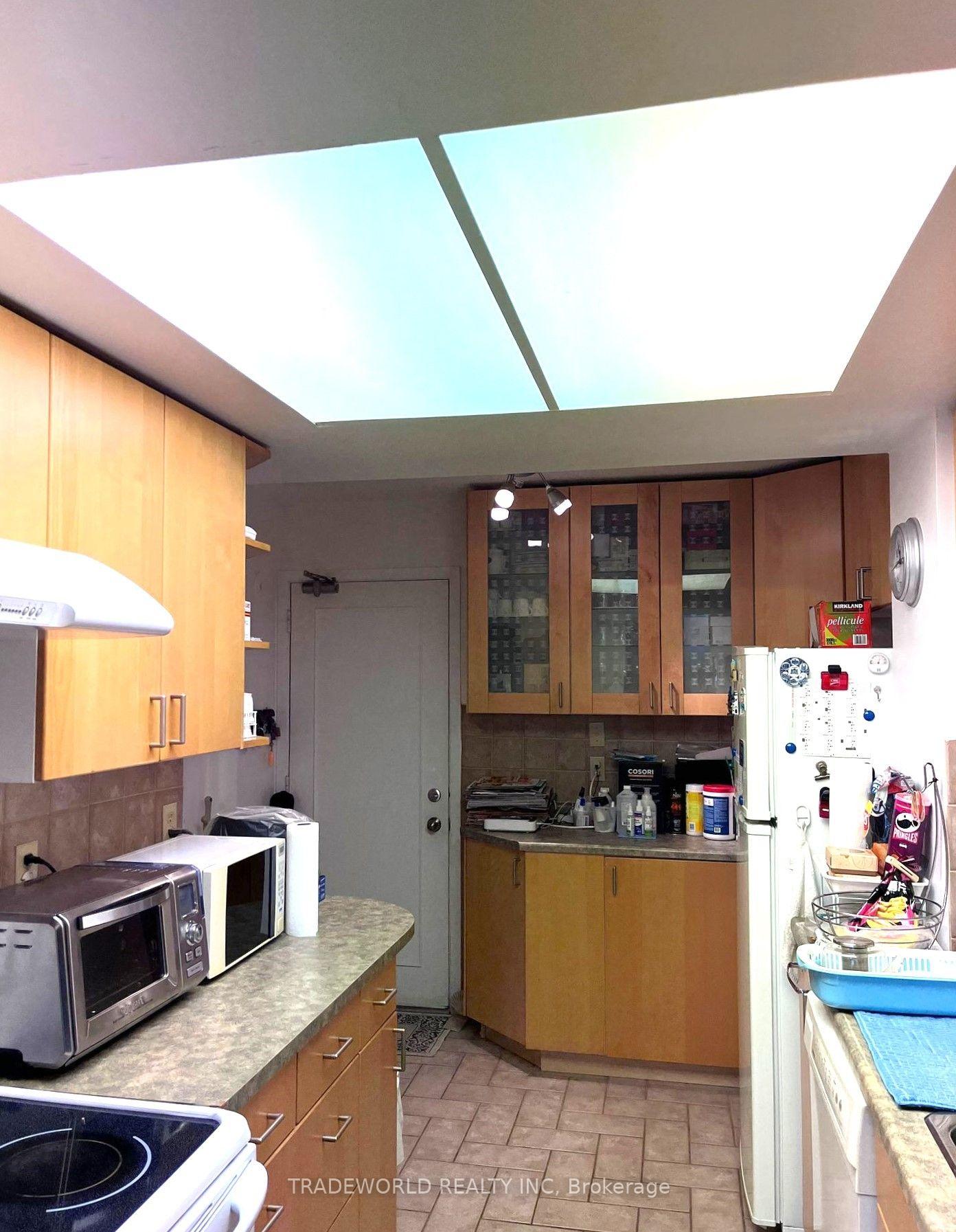 Photo 4 of 122 Tamarack Drive, Markham, Aileen-Willowbrook — HOMEH