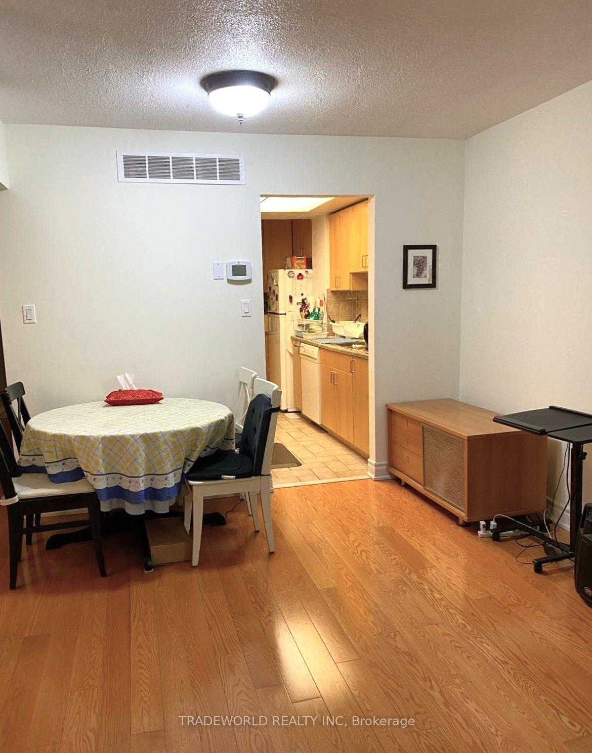 Photo 5 of 122 Tamarack Drive, Markham, Aileen-Willowbrook — HOMEH