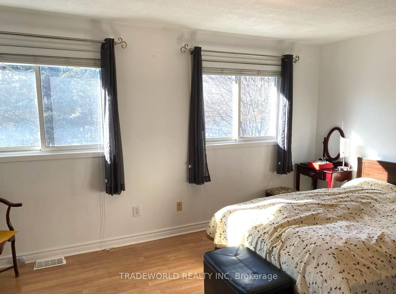 Photo 6 of 122 Tamarack Drive, Markham, Aileen-Willowbrook — HOMEH