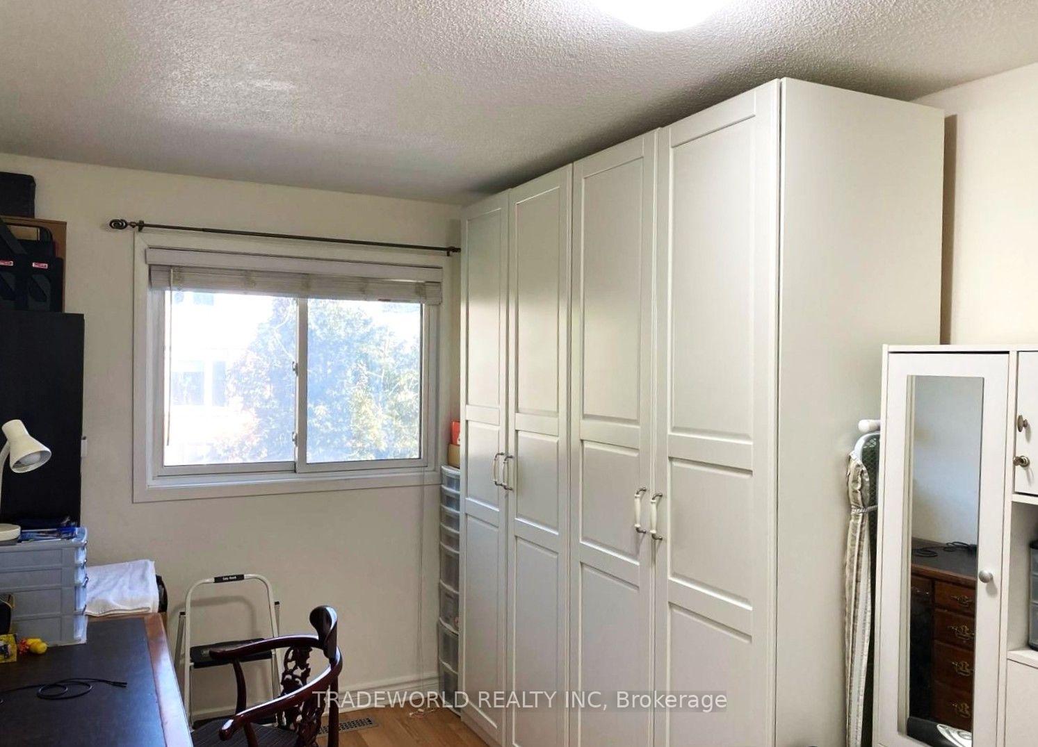 Photo 8 of 122 Tamarack Drive, Markham, Aileen-Willowbrook — HOMEH