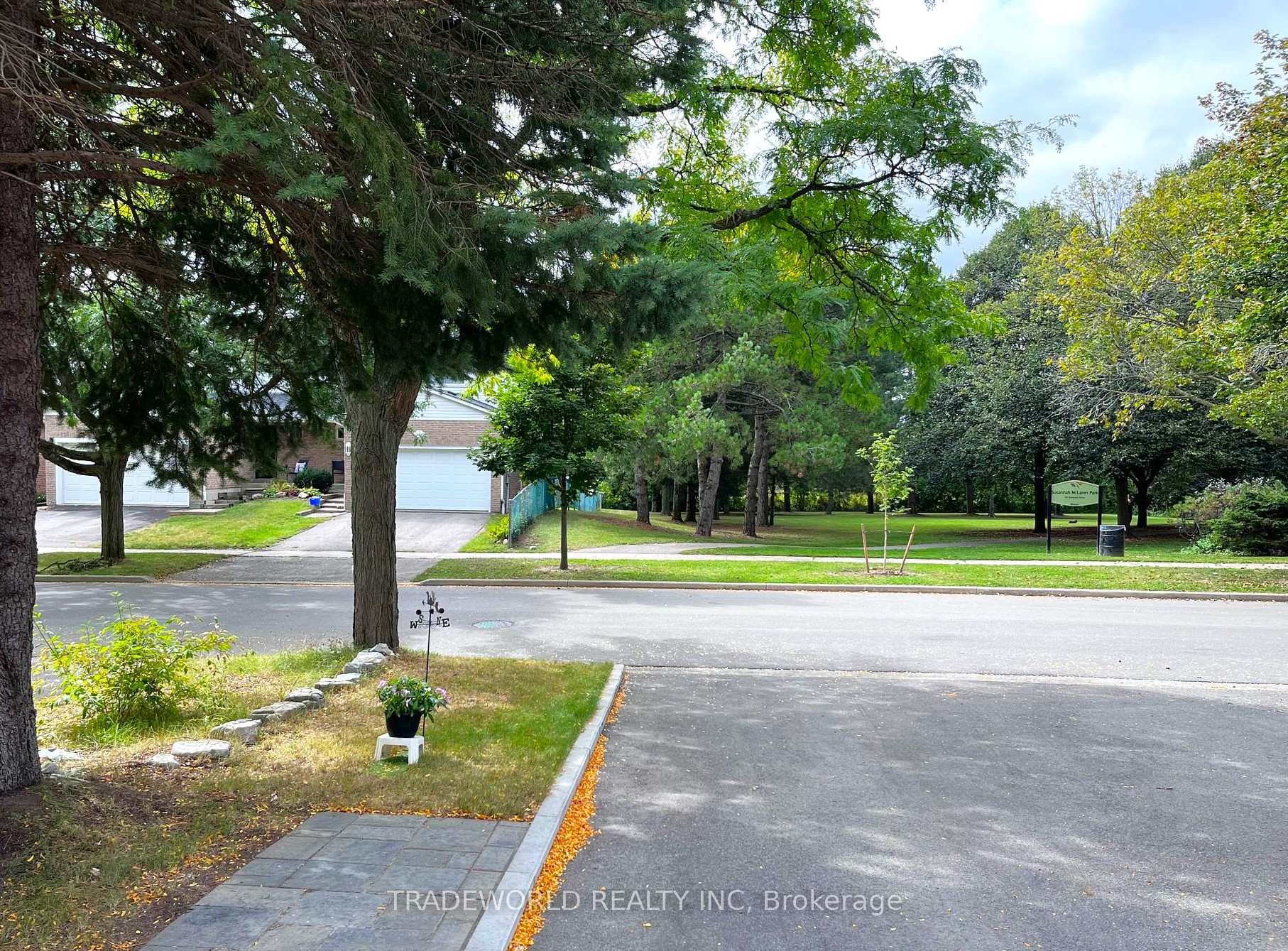 Photo 13 of 122 Tamarack Drive, Markham, Aileen-Willowbrook — HOMEH