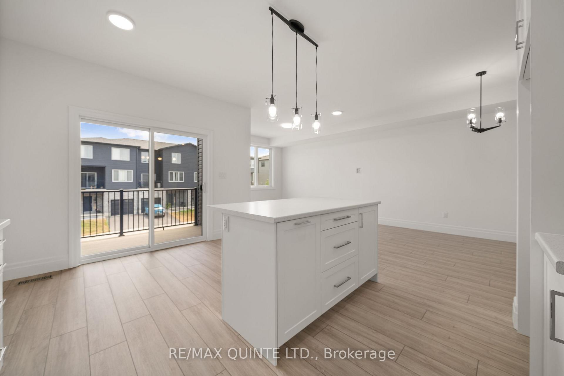 Photo 5 of 51 Evans Street, Prince Edward County, Picton — HOMEH