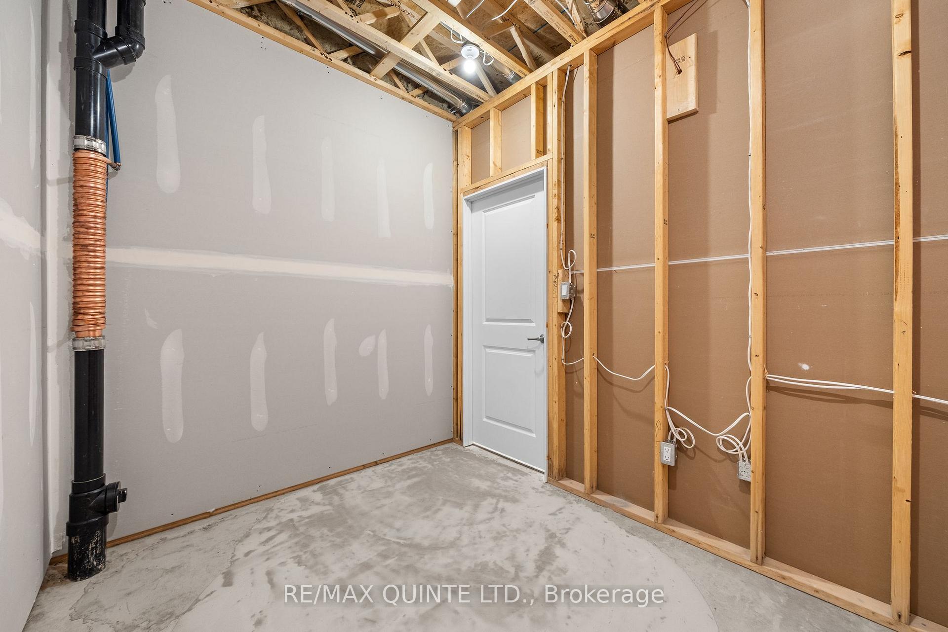 Photo 23 of 51 Evans Street, Prince Edward County, Picton — HOMEH