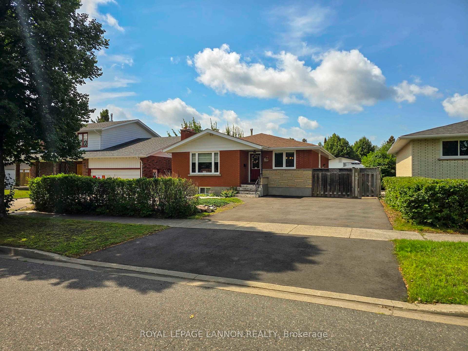 Photo 2 of 237 Anten St., Thunder Bay, River Terrace — HOMEH